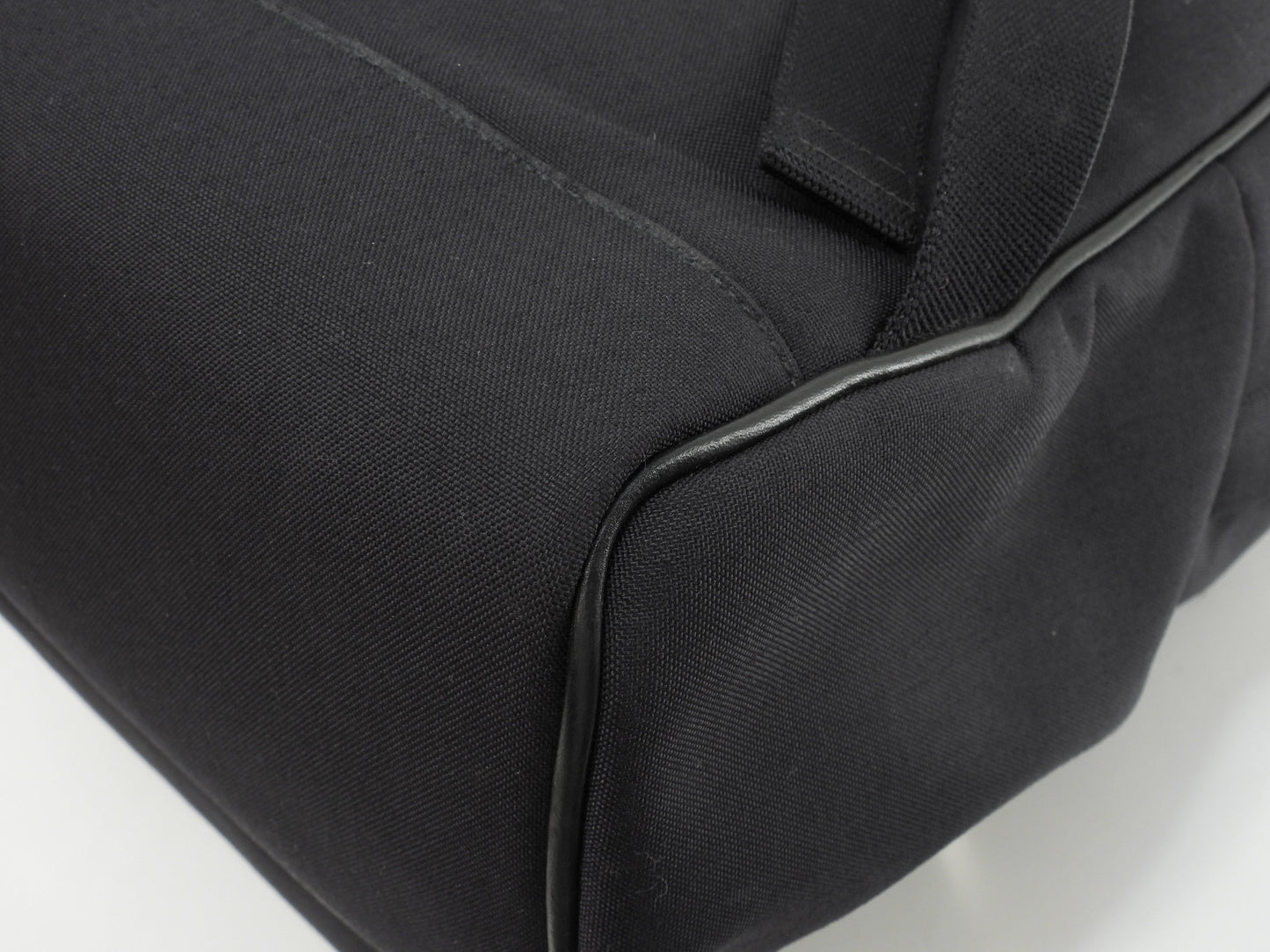 Zaino Saint Laurent con stelle in nylon e pelle nera, borsa a tracolla, in ottime condizioni @ 3