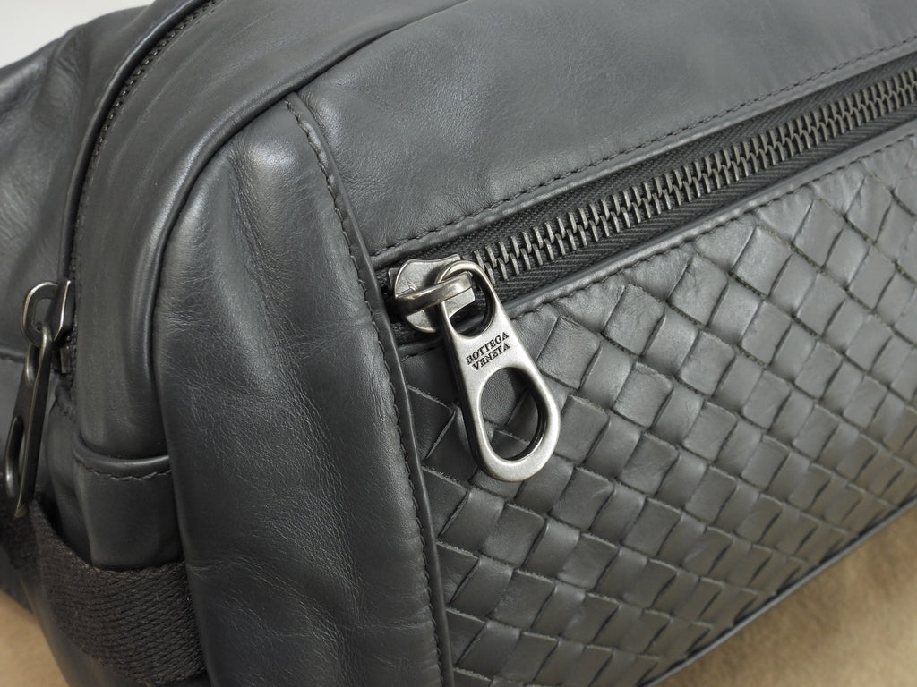 Bottega Veneta marsupio grande in pelle Intrecciato grigio, usato pochissimo @B04047843D