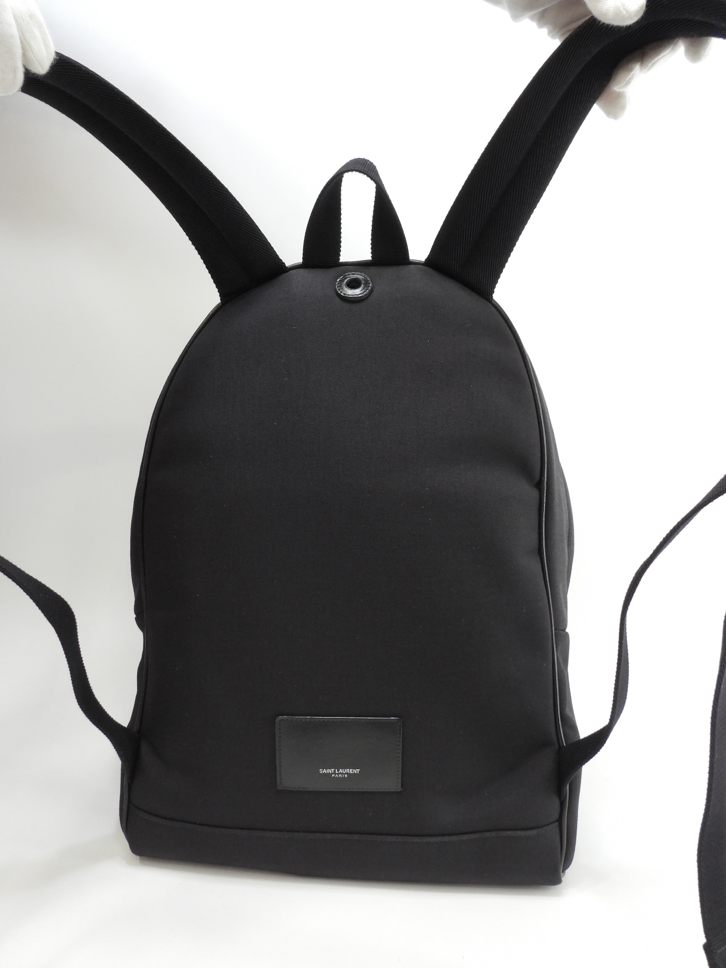 Zaino Saint Laurent con stelle in nylon e pelle nera, borsa a tracolla, in ottime condizioni @ 3