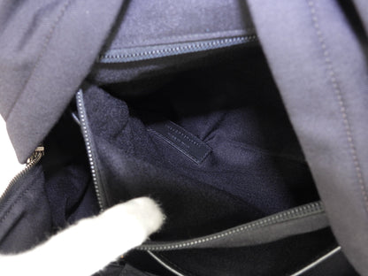 Zaino Saint Laurent con stelle in nylon e pelle nera, borsa a tracolla, in ottime condizioni @ 3