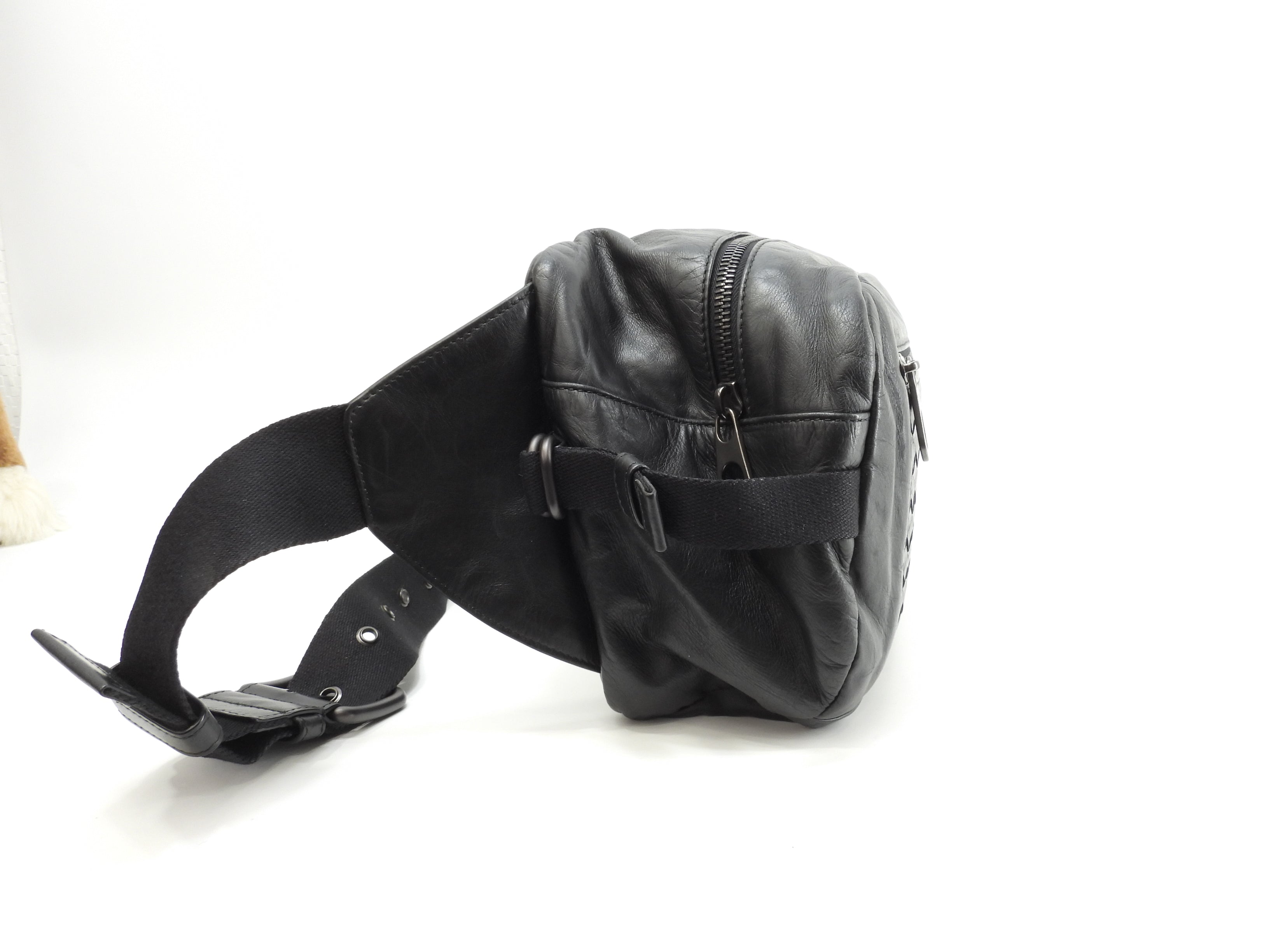 Bottega Veneta marsupio medio in pelle Intrecciato nero marsupio a tracolla @B03656004Q