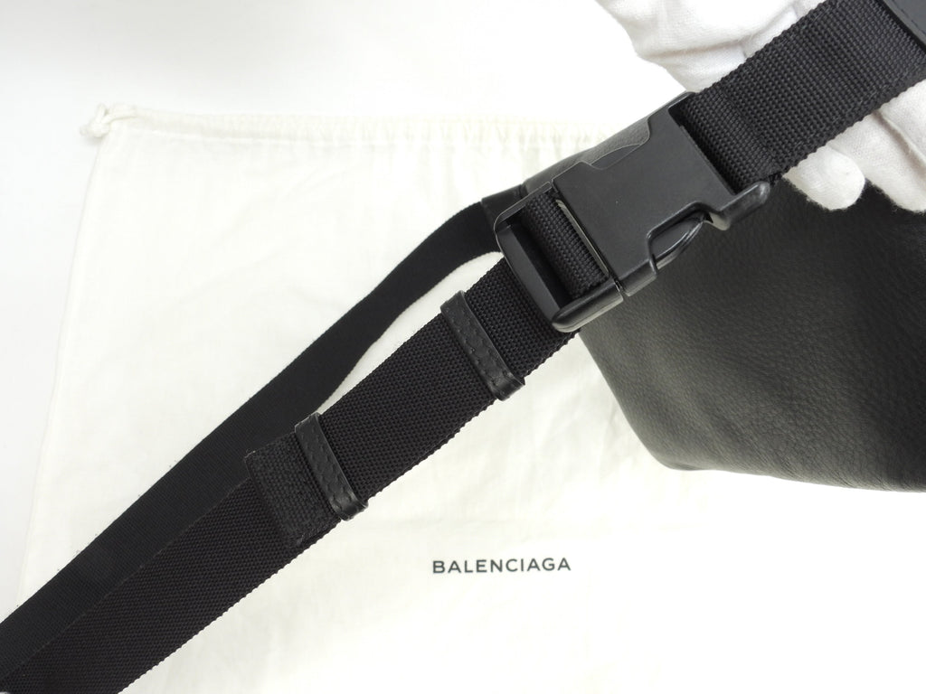 Balenciaga Marsupio Everyday Pelle Nera Logo Bianco Borsa a tracolla condizioni perfette @ 43