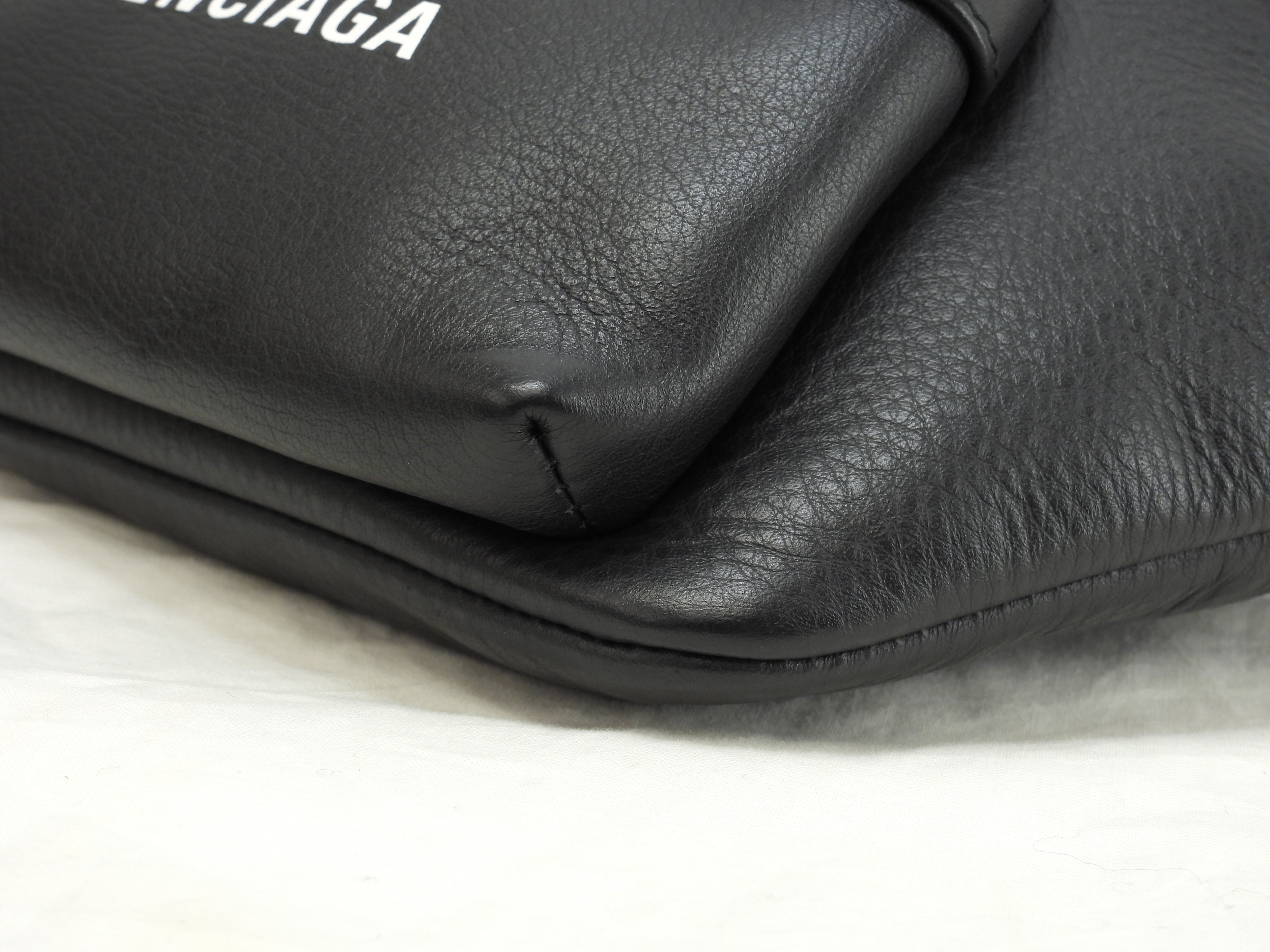Balenciaga Marsupio Everyday Pelle Nera Logo Bianco Borsa a tracolla condizioni perfette @ 43