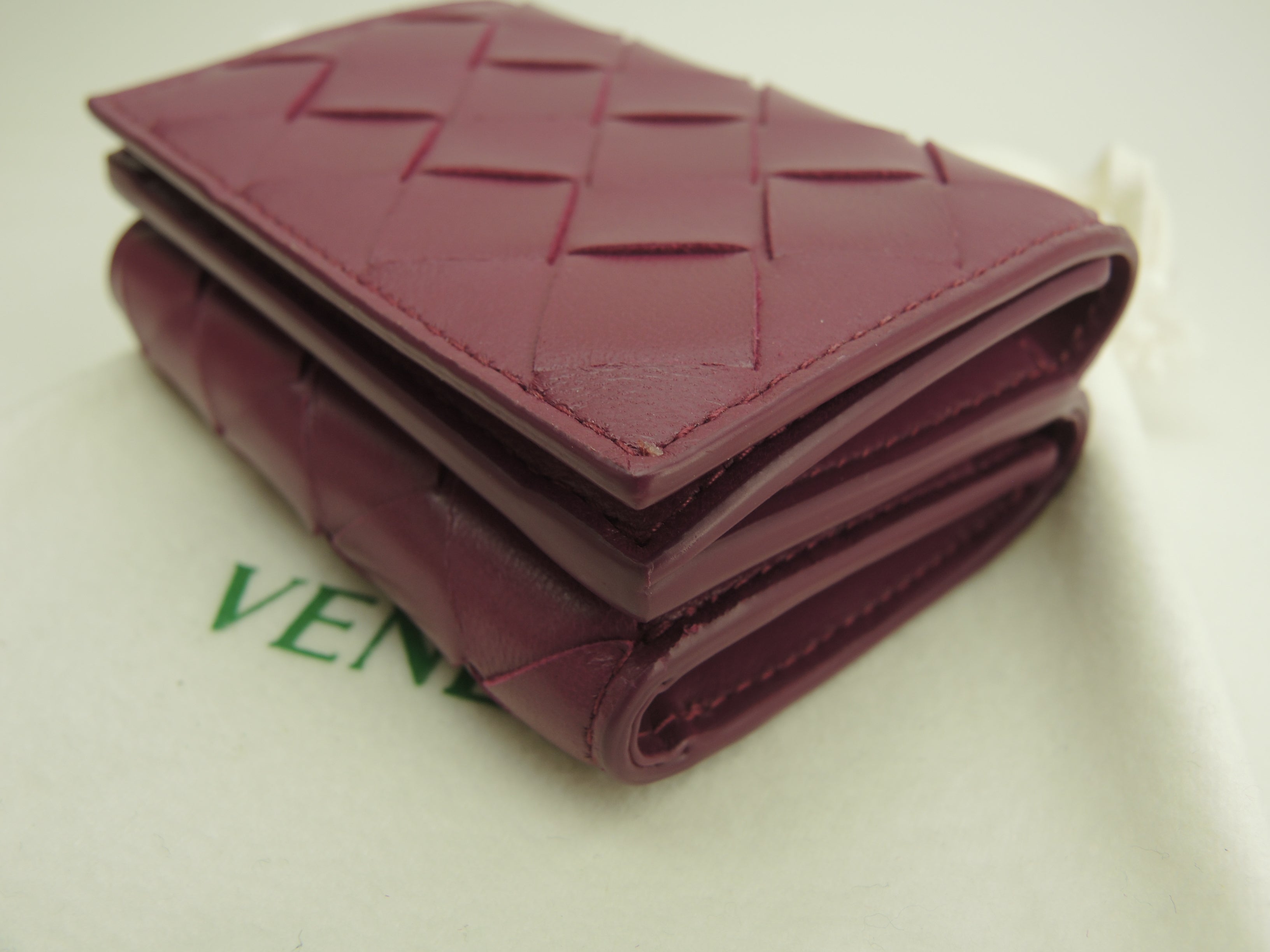 Bottega Veneta mini portafoglio, interno in pelle Intrecciato rosa scuro, portafoglio compatto, mai usato @P01926694E