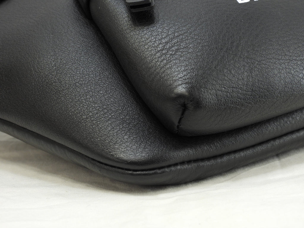 Balenciaga Marsupio Everyday Pelle Nera Logo Bianco Borsa a tracolla condizioni perfette @ 43