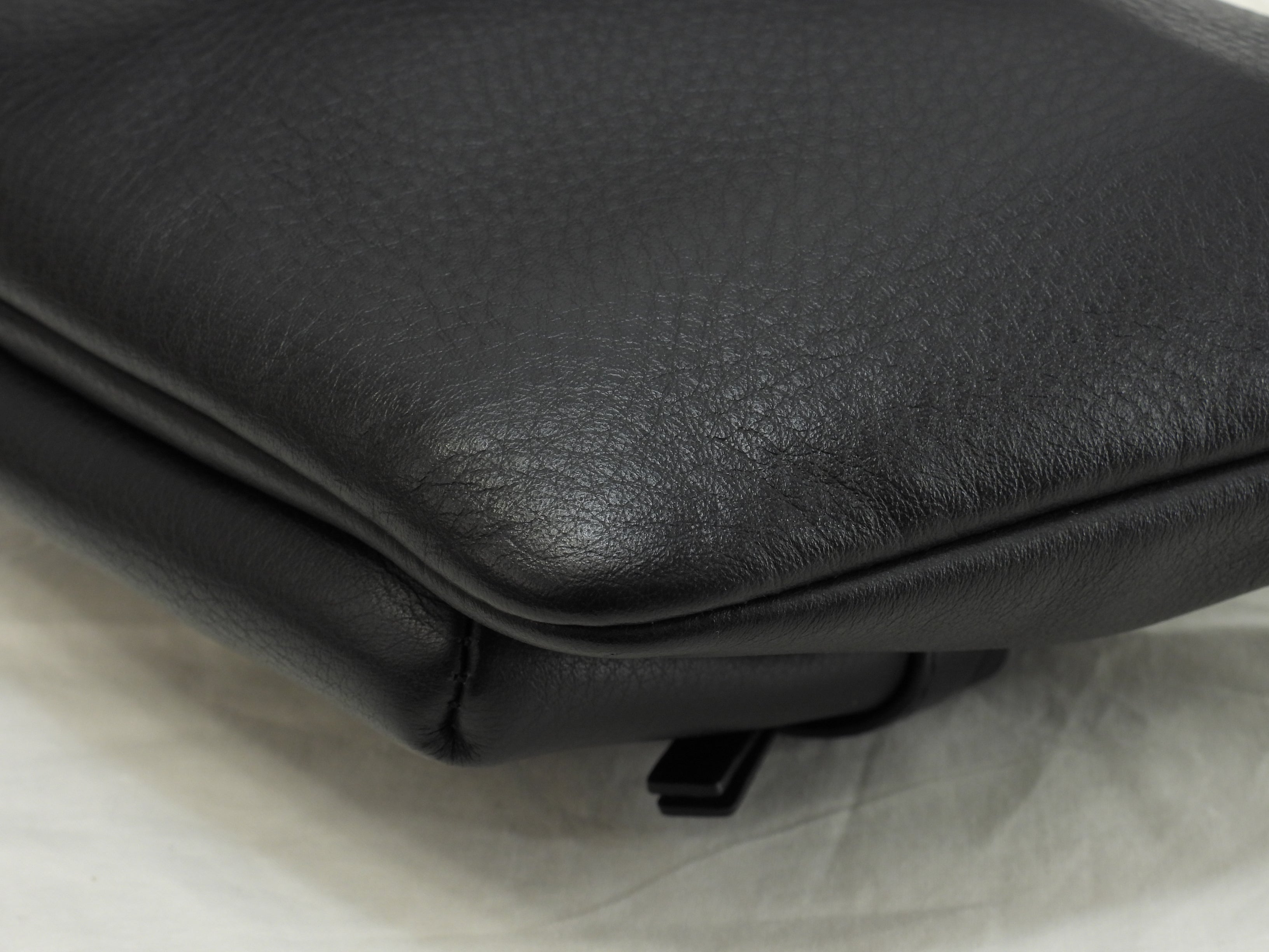 Balenciaga Marsupio Everyday Pelle Nera Logo Bianco Borsa a tracolla condizioni perfette @ 43