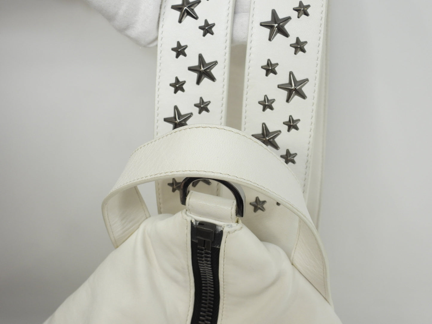 Zaino Jimmy Choo Fitzroy in pelle bianca con borchie a stella @V9PSND