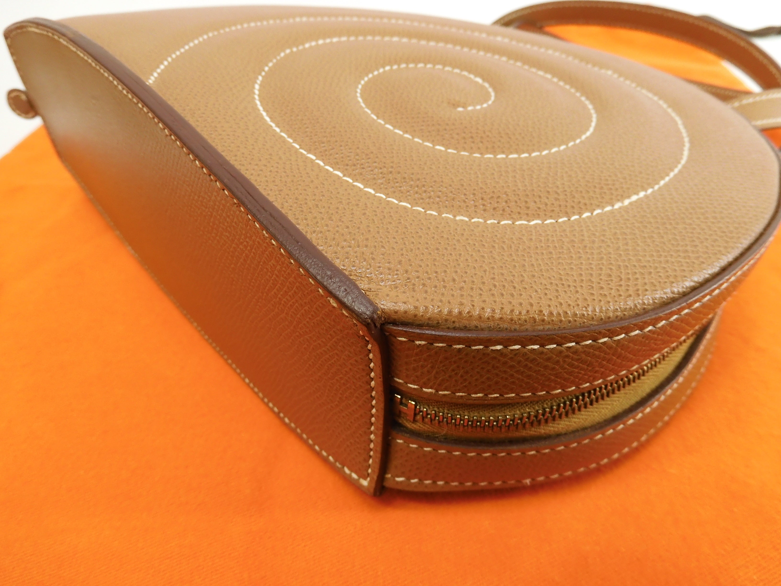 Hermès Borsa a mano Katatsumuri in Courchevel/hardware oro, in condizioni eccellenti@□H