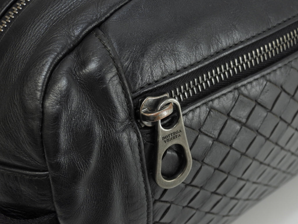 Bottega Veneta marsupio Intrecciato in pelle nera con marsupio a tracolla @B03658988E