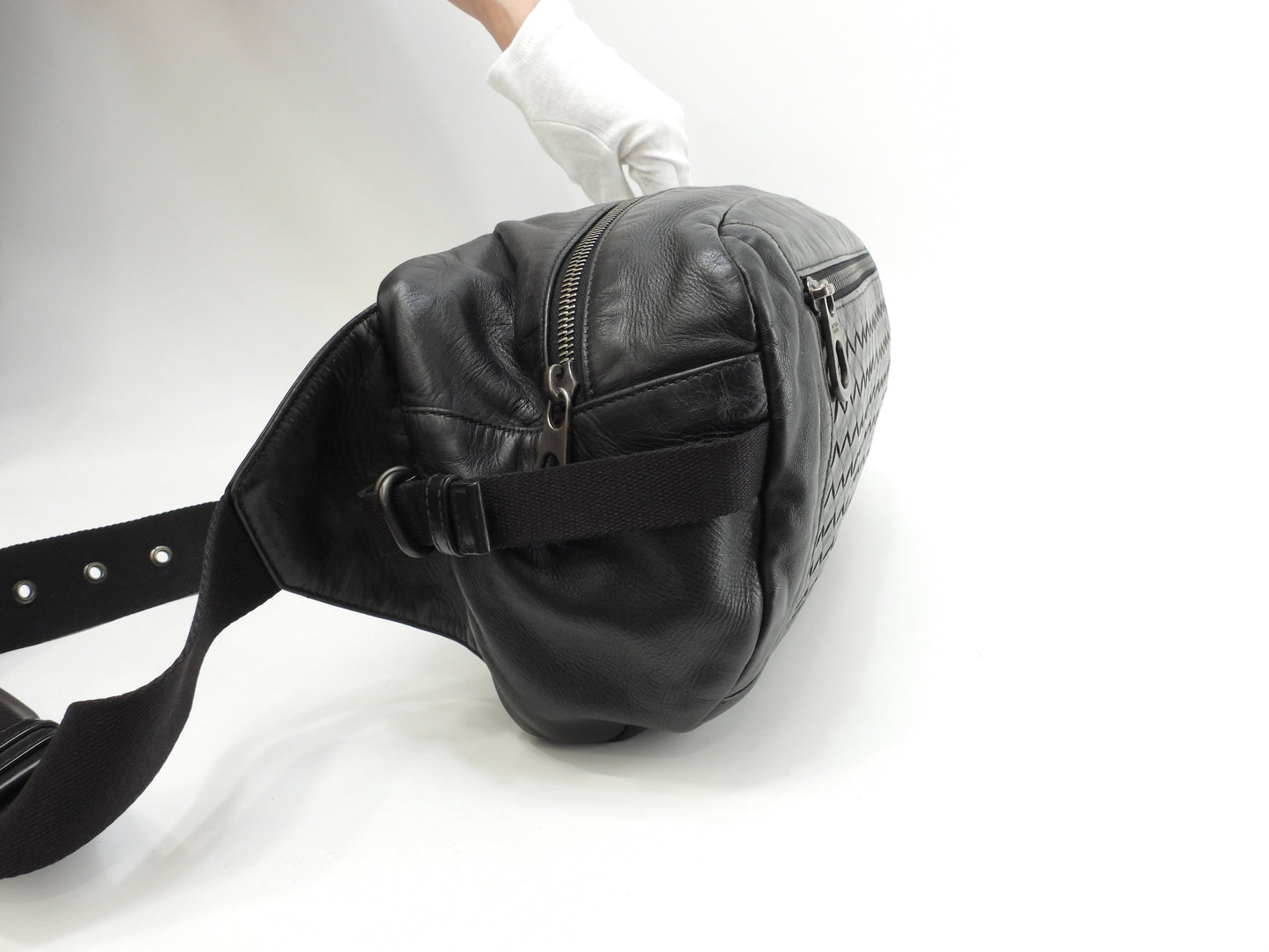 Bottega Veneta marsupio Intrecciato in pelle nera con marsupio a tracolla @B03658988E