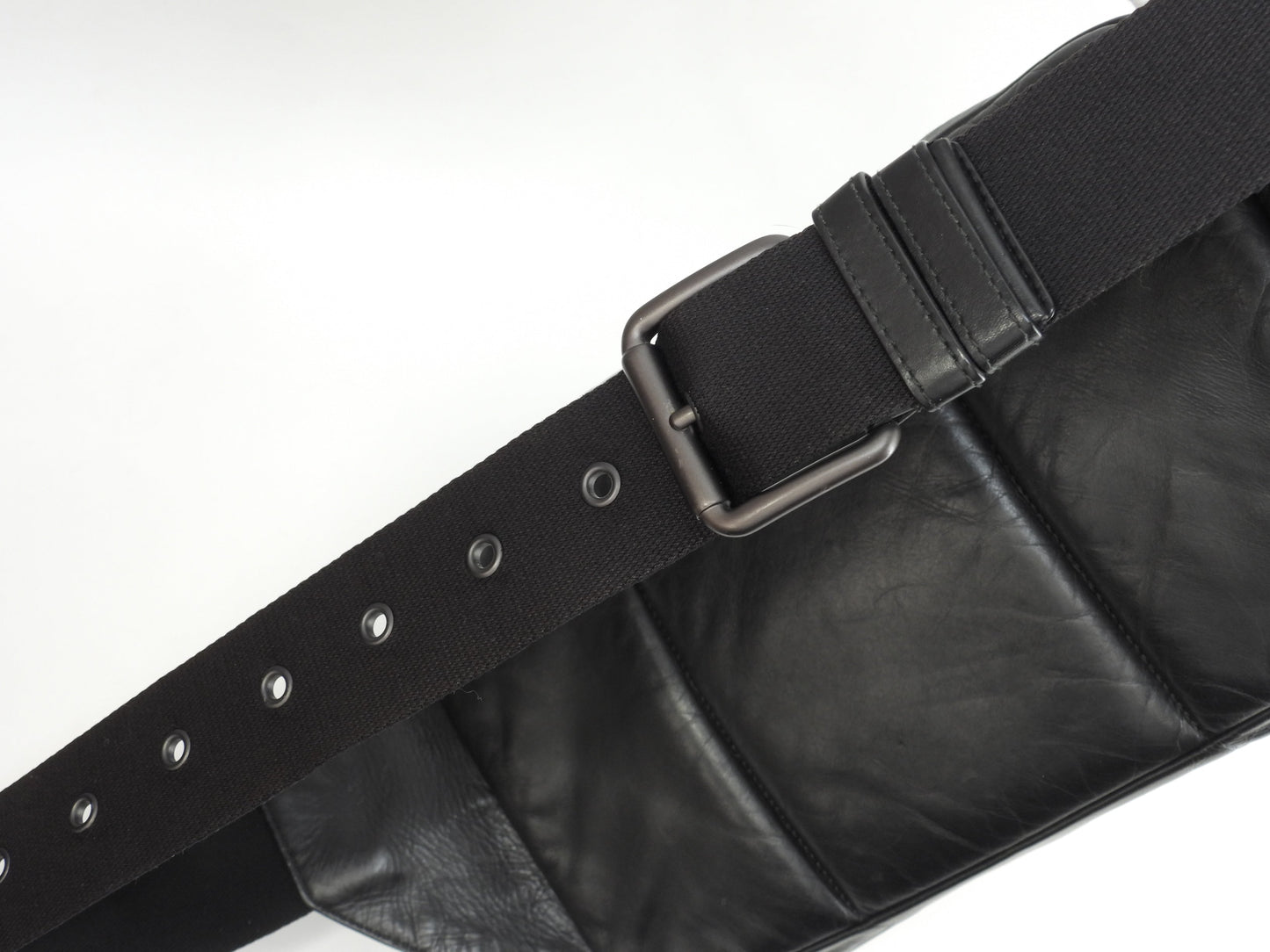 Bottega Veneta marsupio Intrecciato in pelle nera con marsupio a tracolla @B03658988E