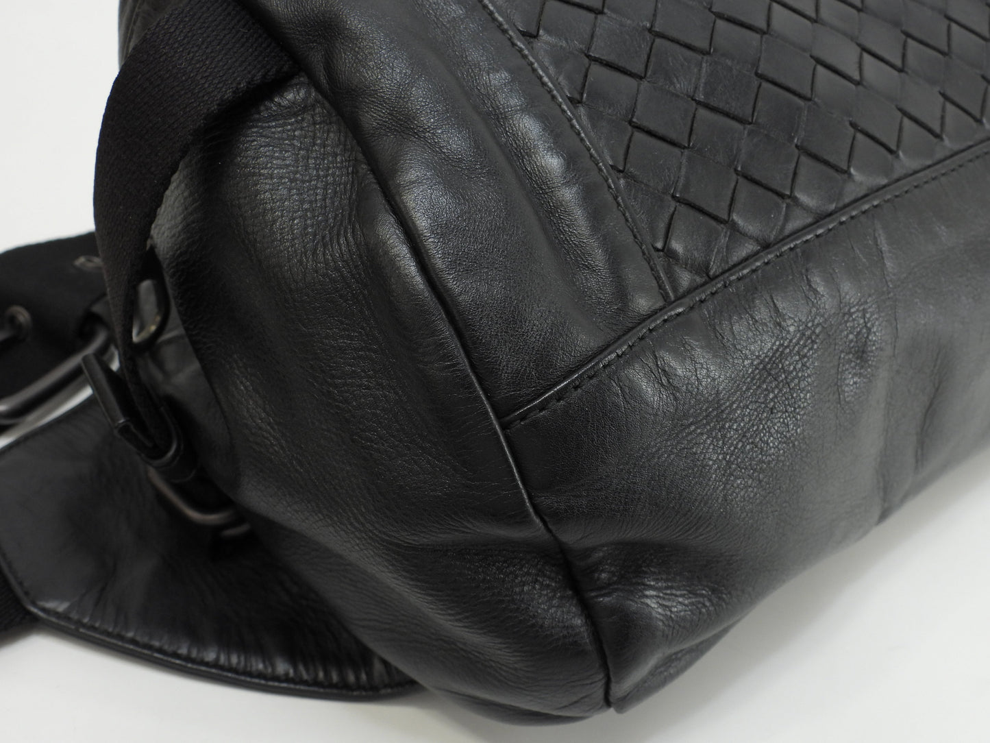 Bottega Veneta marsupio Intrecciato in pelle nera con marsupio a tracolla @B03658988E