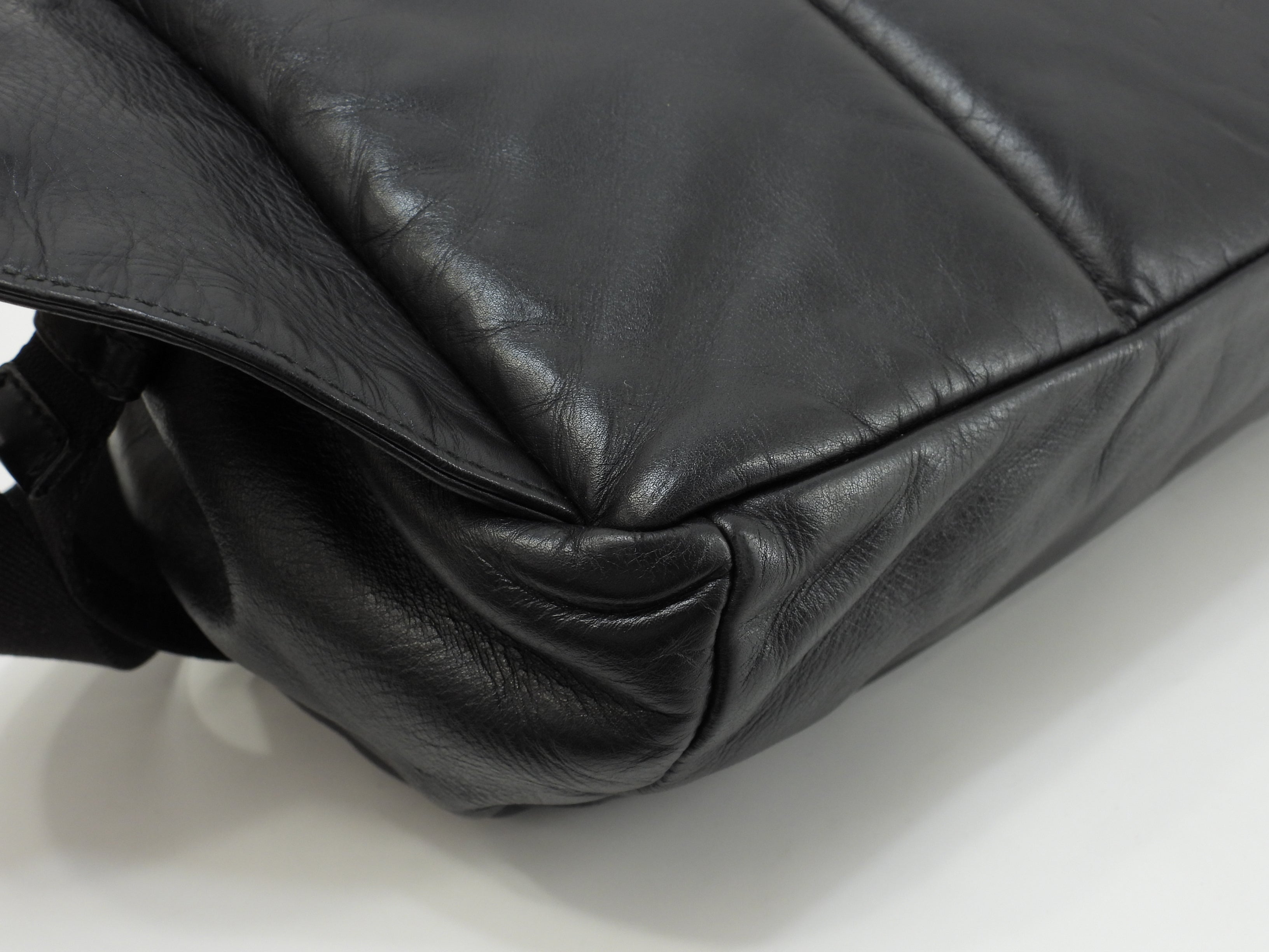 Bottega Veneta marsupio Intrecciato in pelle nera con marsupio a tracolla @B03658988E
