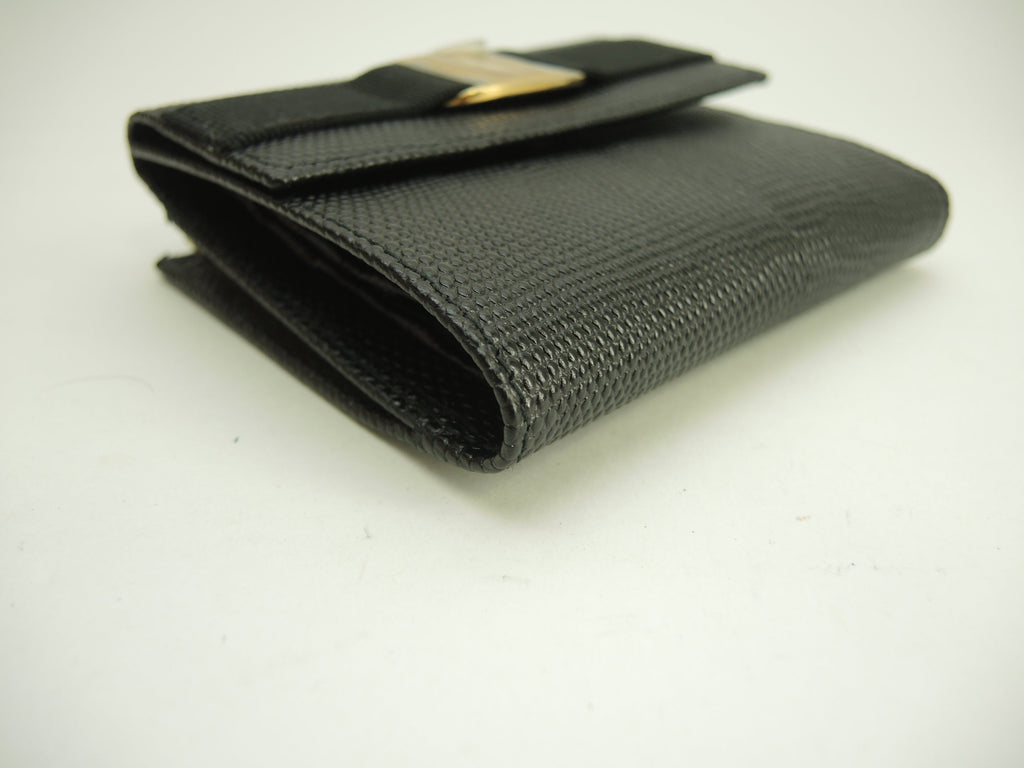 Salvatore Ferragamo Portafoglio compatto Vara in pelle nera, portafoglio a doppio bottone con chiusura a clip, nuovo @IK-22-0141