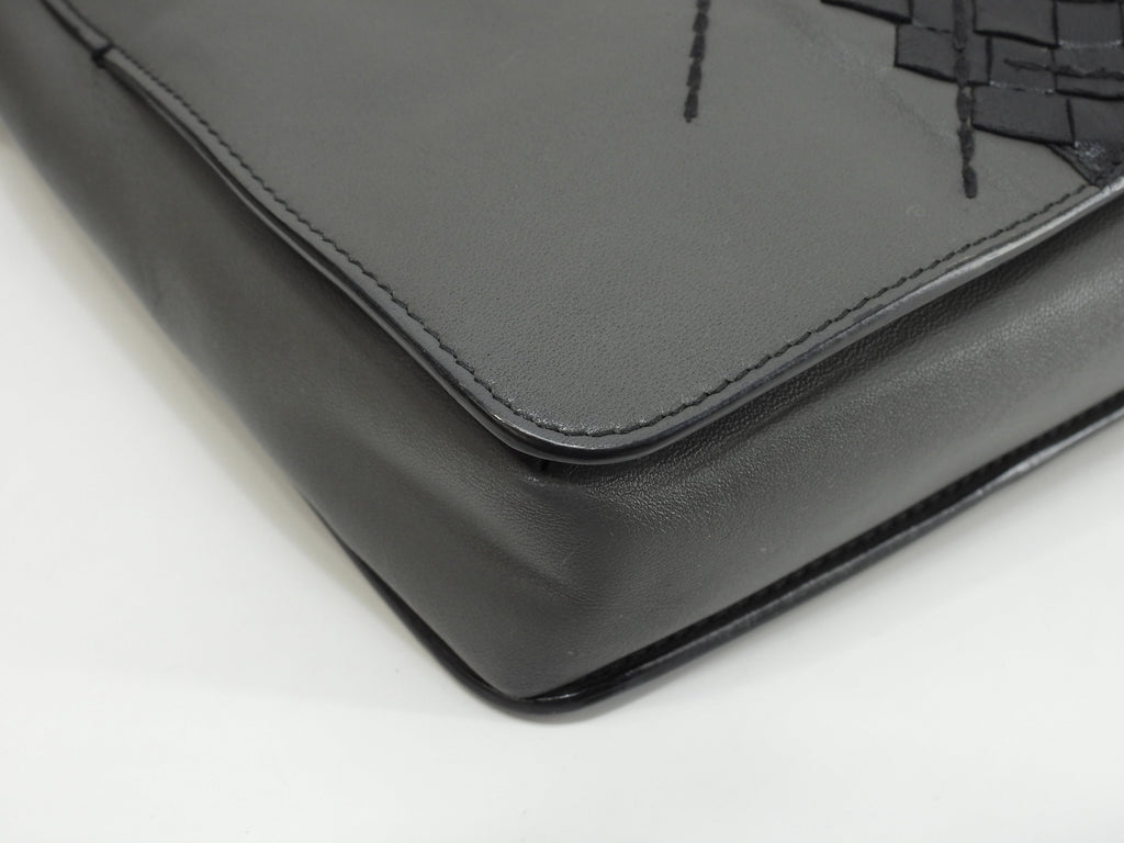 Bottega Veneta Pochette in pelle Intrecciato grigio scuro borsa a mano uomo ottime condizioni @B06334657O