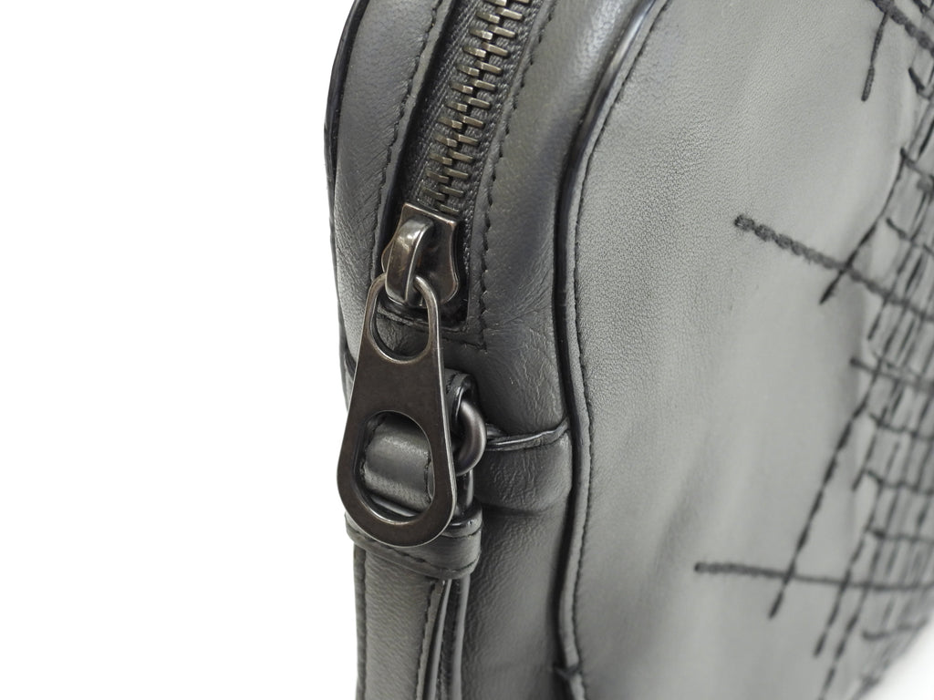 Bottega Veneta Pochette in pelle Intrecciato grigio scuro borsa a mano uomo ottime condizioni @B06334657O