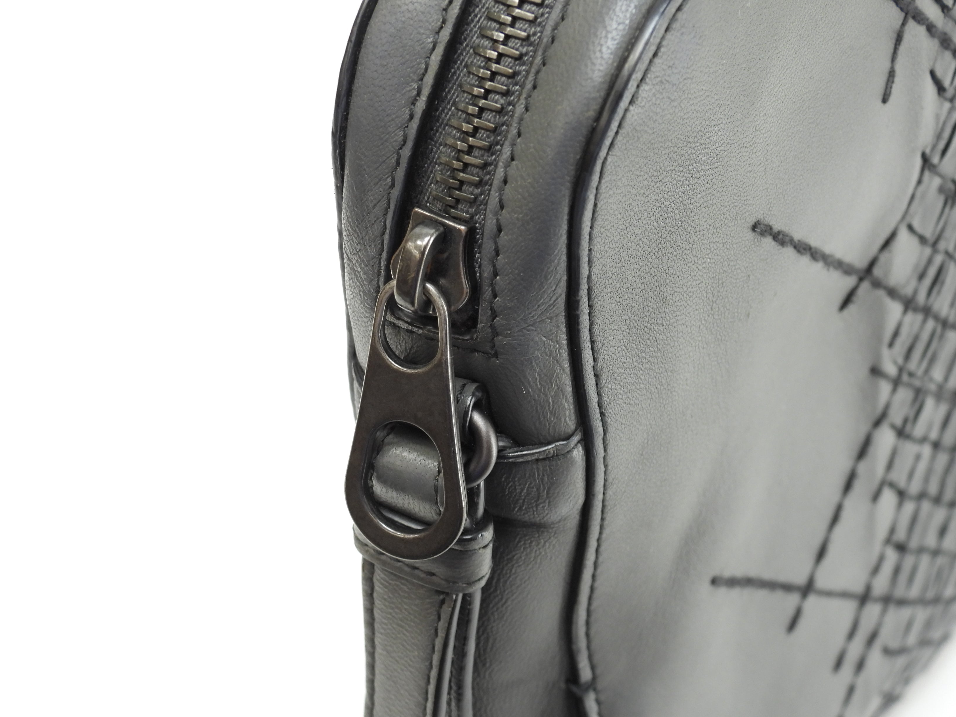 Bottega Veneta Pochette in pelle Intrecciato grigio scuro borsa a mano uomo ottime condizioni @B06334657O