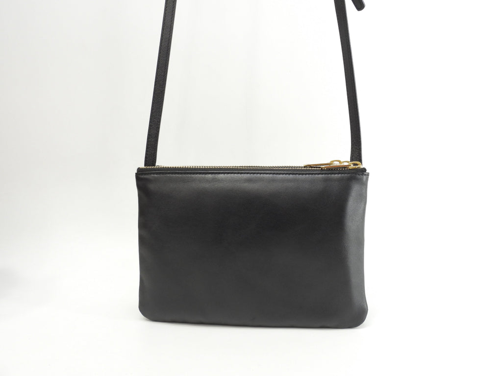 Celine Trio Small in pelle nera con hardware dorato, pochette a tracolla @U-AT-0189