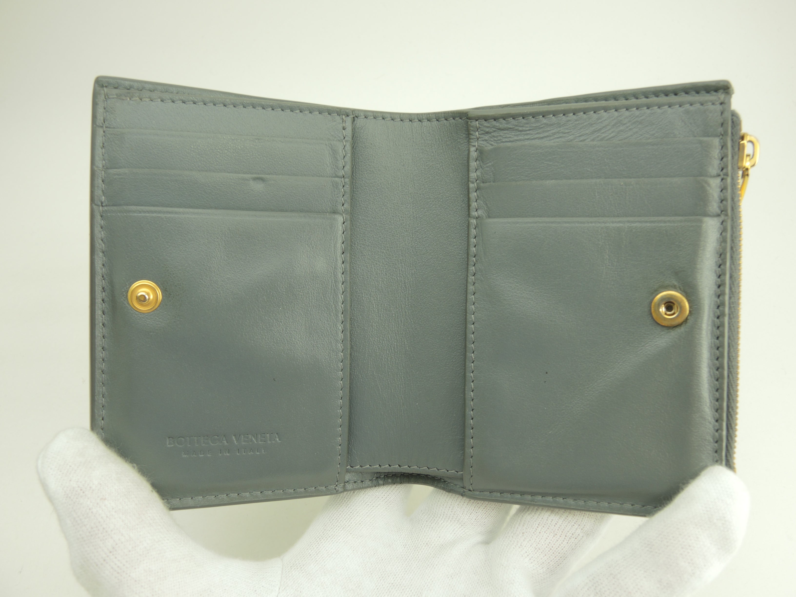 Bottega Veneta - Portafoglio Cassette in pelle grigia, a 2 scomparti, compatto, in ottime condizioni @A00034351Z