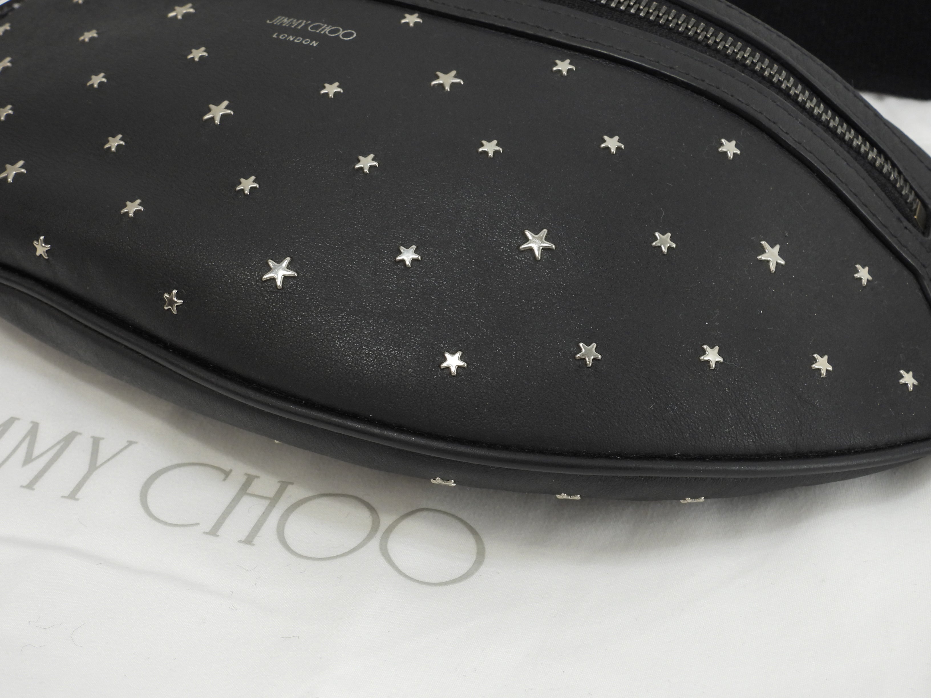 Jimmy Choo Marsupio York in pelle nera con stelle argentate, in ottime condizioni @ 1