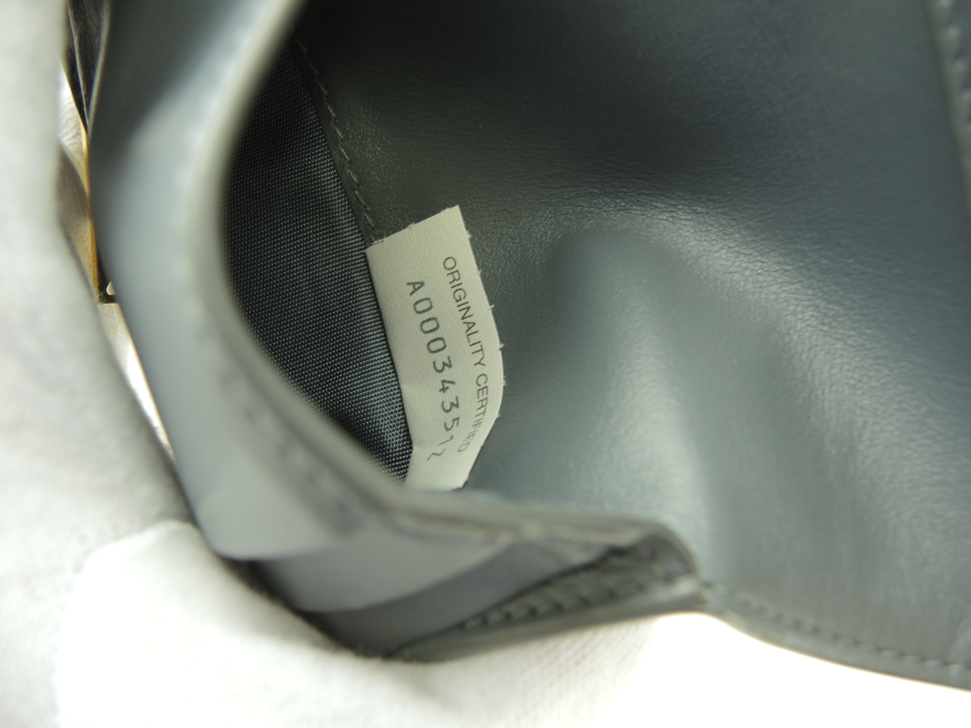 Bottega Veneta - Portafoglio Cassette in pelle grigia, a 2 scomparti, compatto, in ottime condizioni @A00034351Z