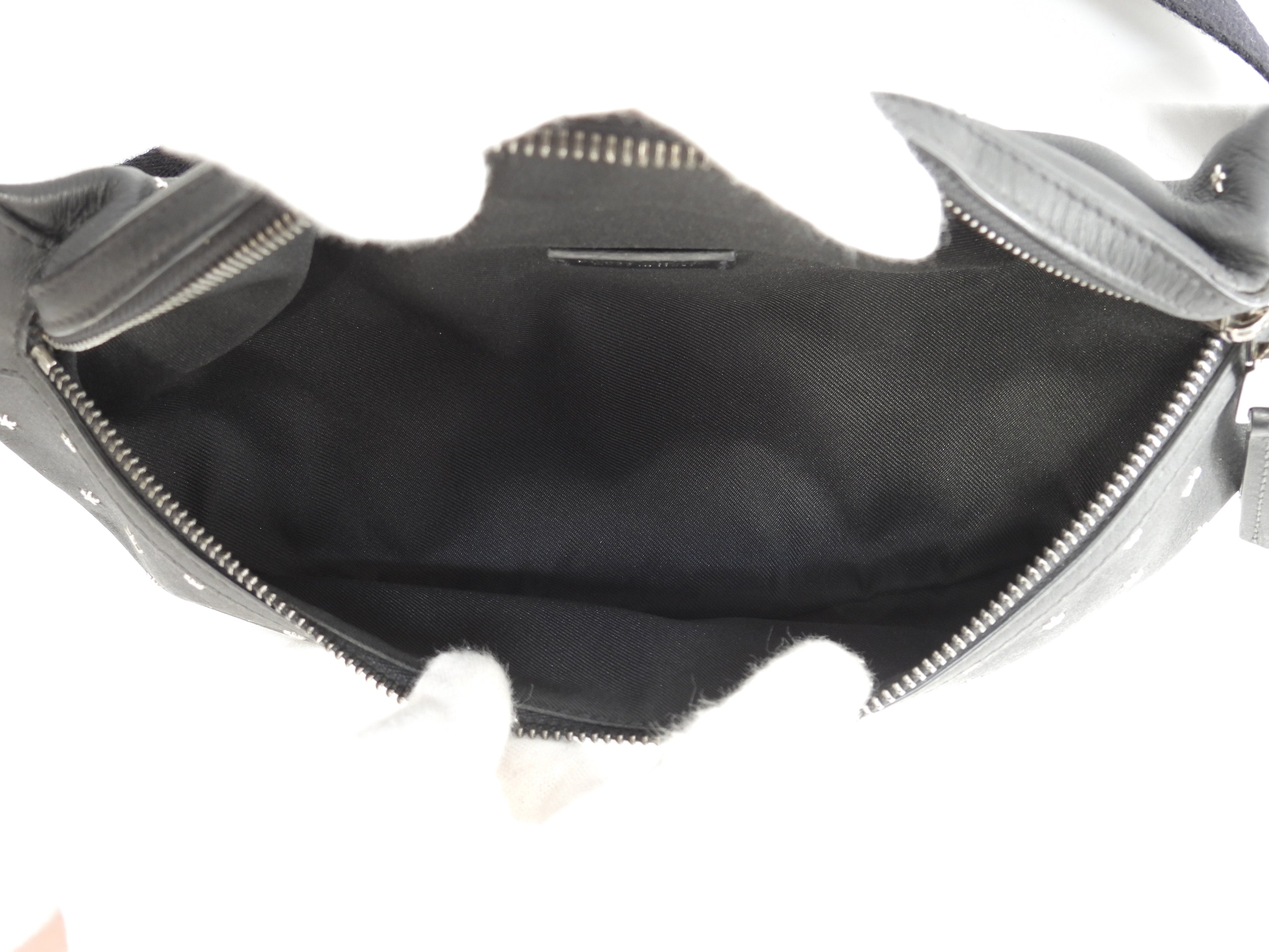 Jimmy Choo Marsupio York in pelle nera con stelle argentate, in ottime condizioni @ 1