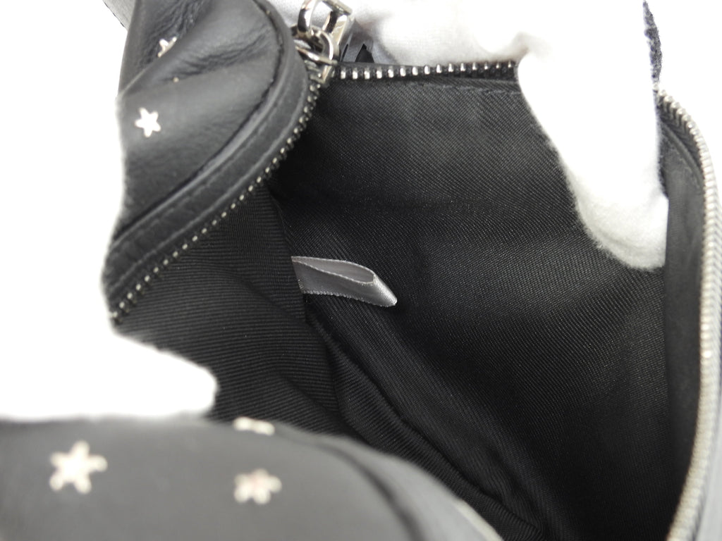 Jimmy Choo Marsupio York in pelle nera con stelle argentate, in ottime condizioni @ 1