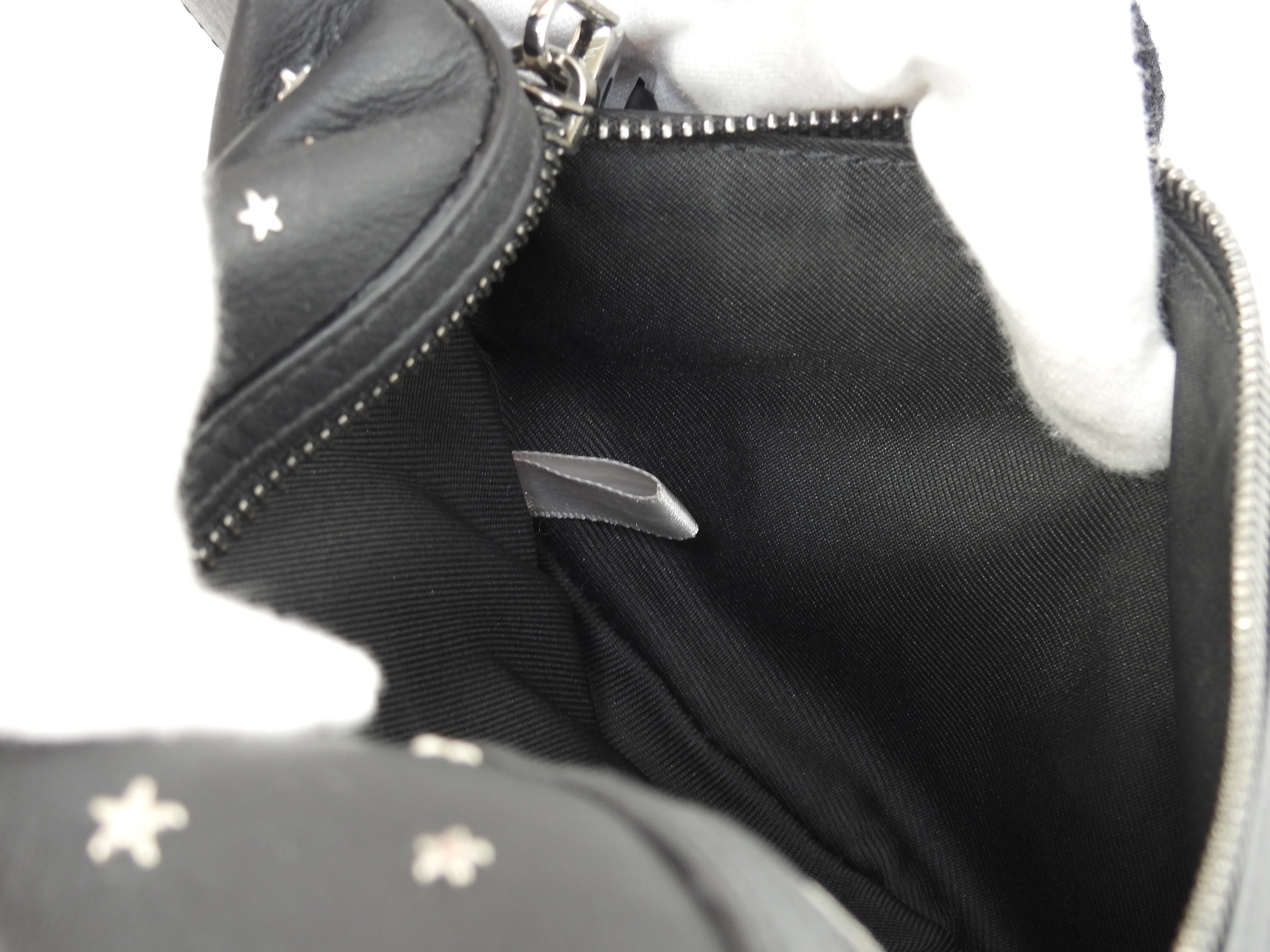 Jimmy Choo Marsupio York in pelle nera con stelle argentate, in ottime condizioni @ 1