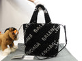 Balenciaga borsa tote Everyday in montone nero e bianco con tracolla @ 27