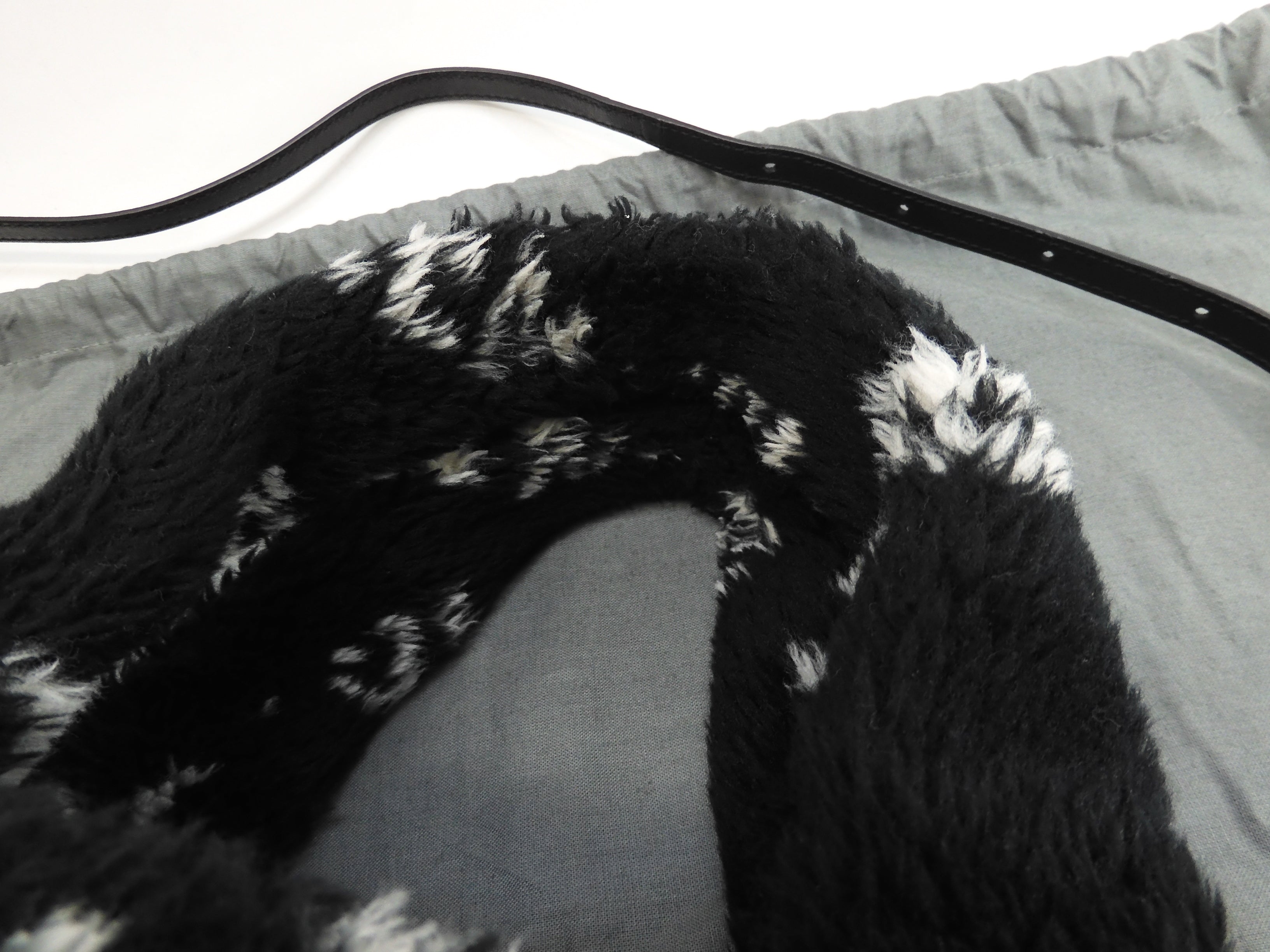 Balenciaga borsa tote Everyday in montone nero e bianco con tracolla @ 27