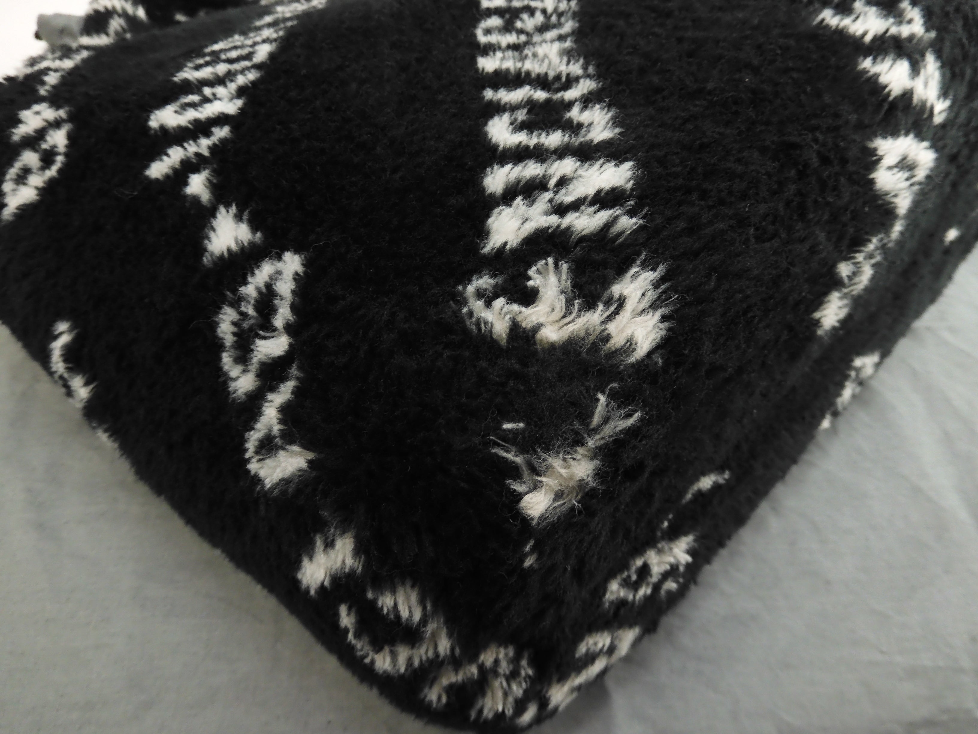 Balenciaga borsa tote Everyday in montone nero e bianco con tracolla @ 27