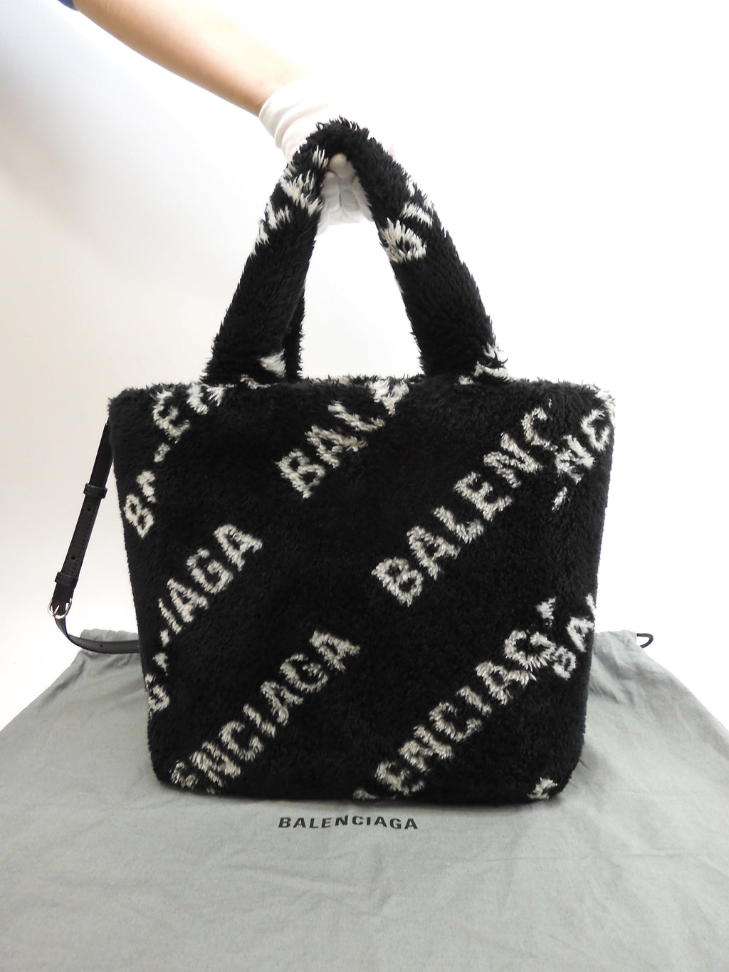 Balenciaga borsa tote Everyday in montone nero e bianco con tracolla @ 27