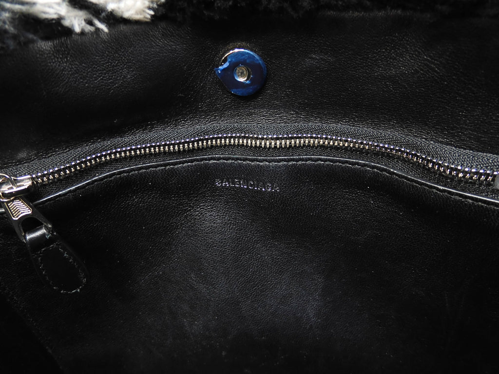 Balenciaga borsa tote Everyday in montone nero e bianco con tracolla @ 27