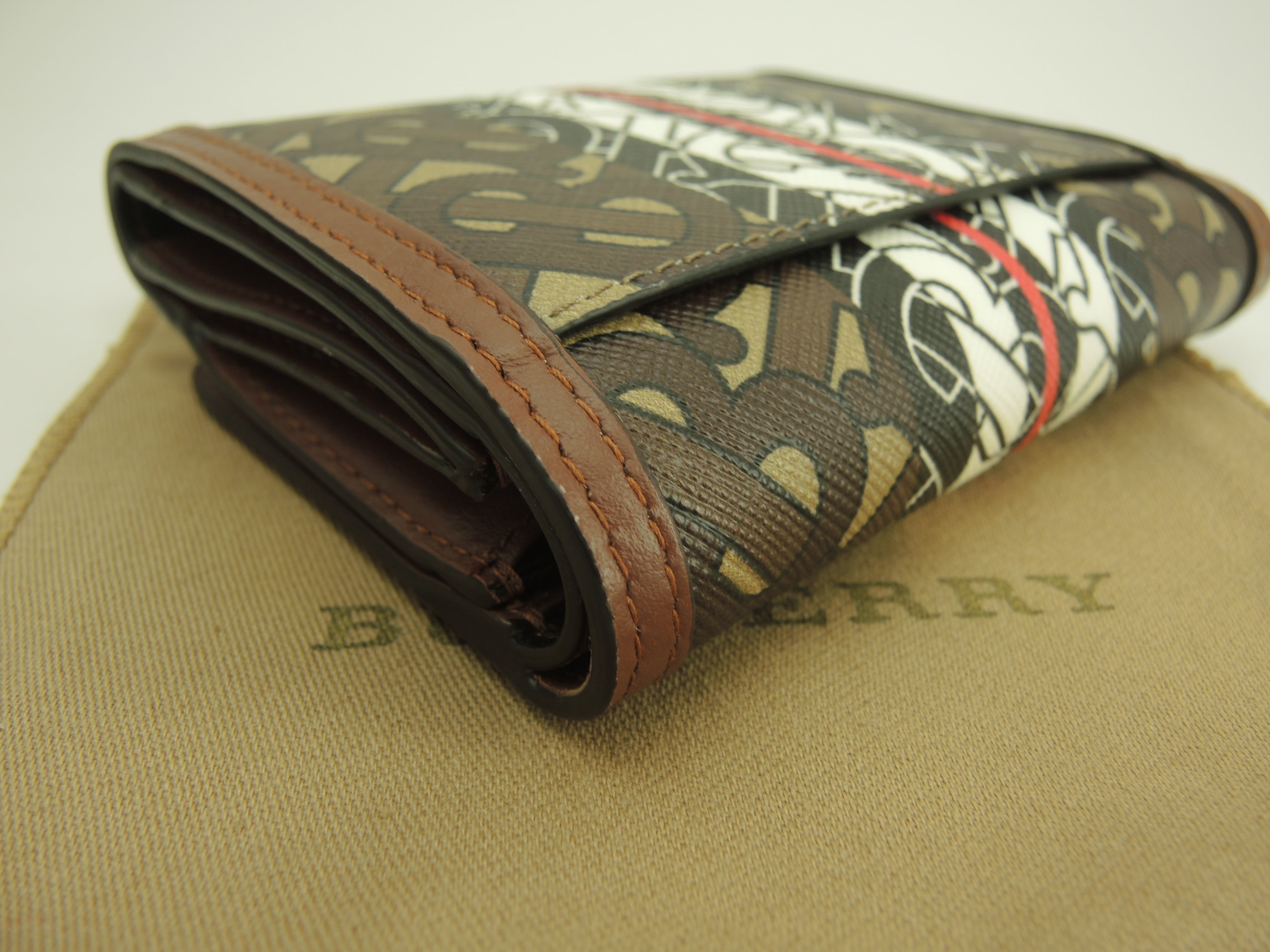 Burberry Portafoglio compatto motivo TB PVC/Pelle Portafoglio a 3 ante Piccolo portafoglio Inutilizzato@POPELFI071SEB