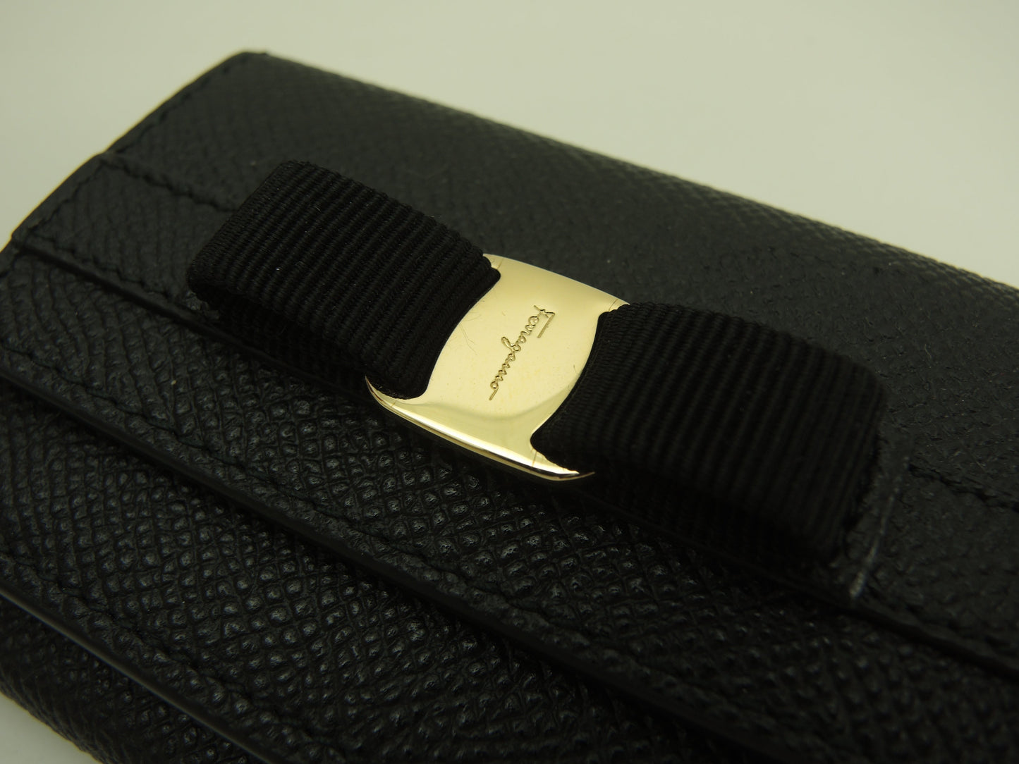 Ferragamo Portafoglio Mini Edizione Limitata Giappone Vara Bow in Pelle Nera Portafoglio a 3 ante Inutilizzato@JL-22D951