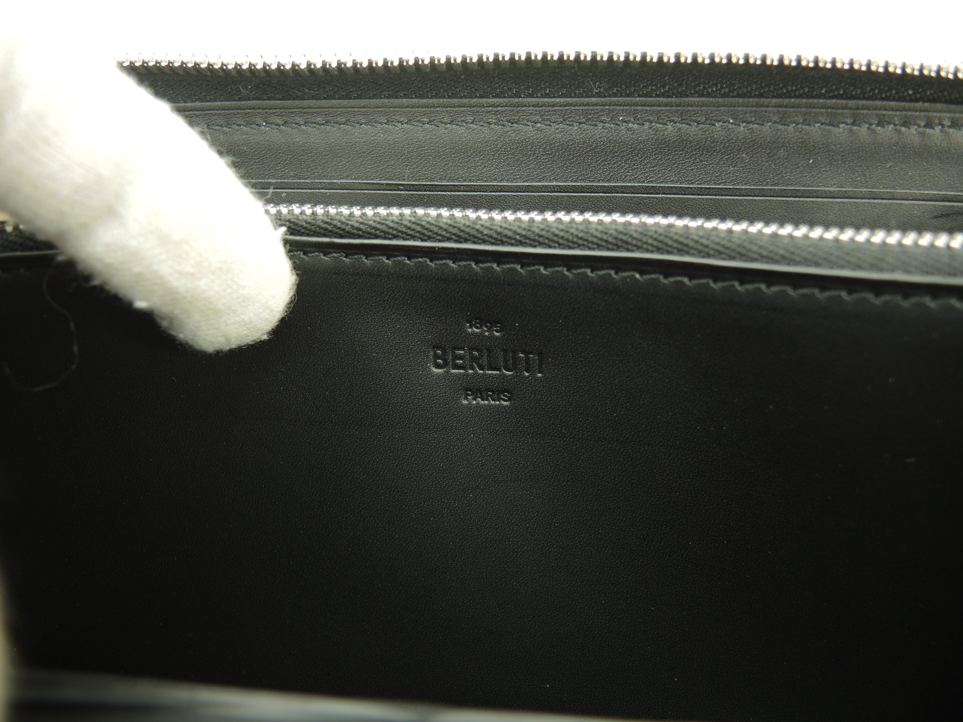 Berluti Portafoglio con cerniera Itauba Signature in pelle nera e marrone da uomo @F0250