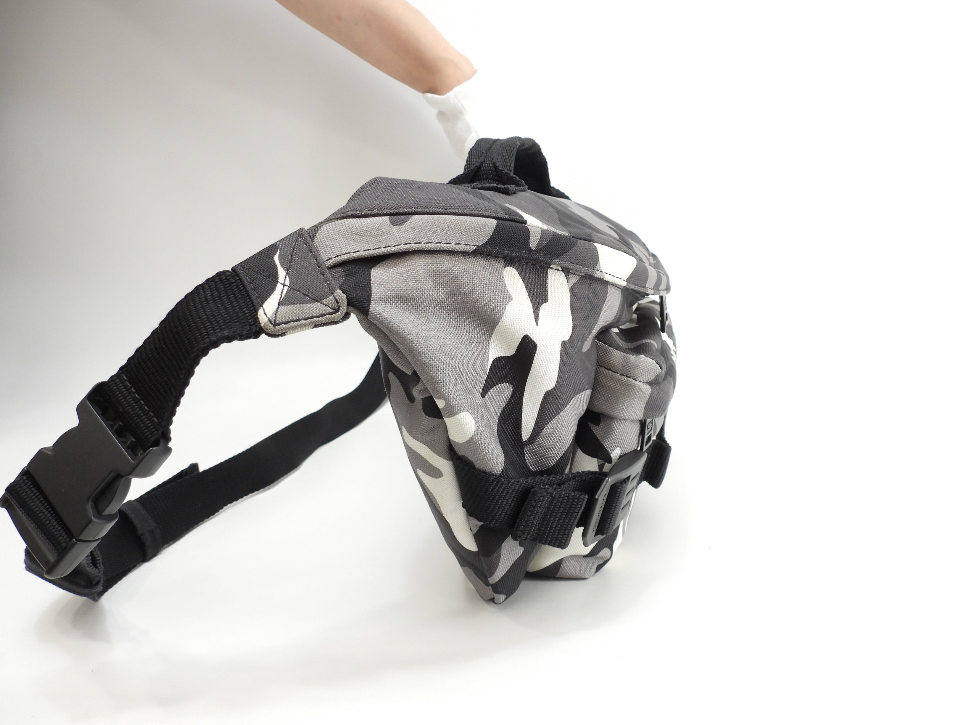 Balenciaga marsupio Every Day in nylon nero e bianco, in ottime condizioni @ 46