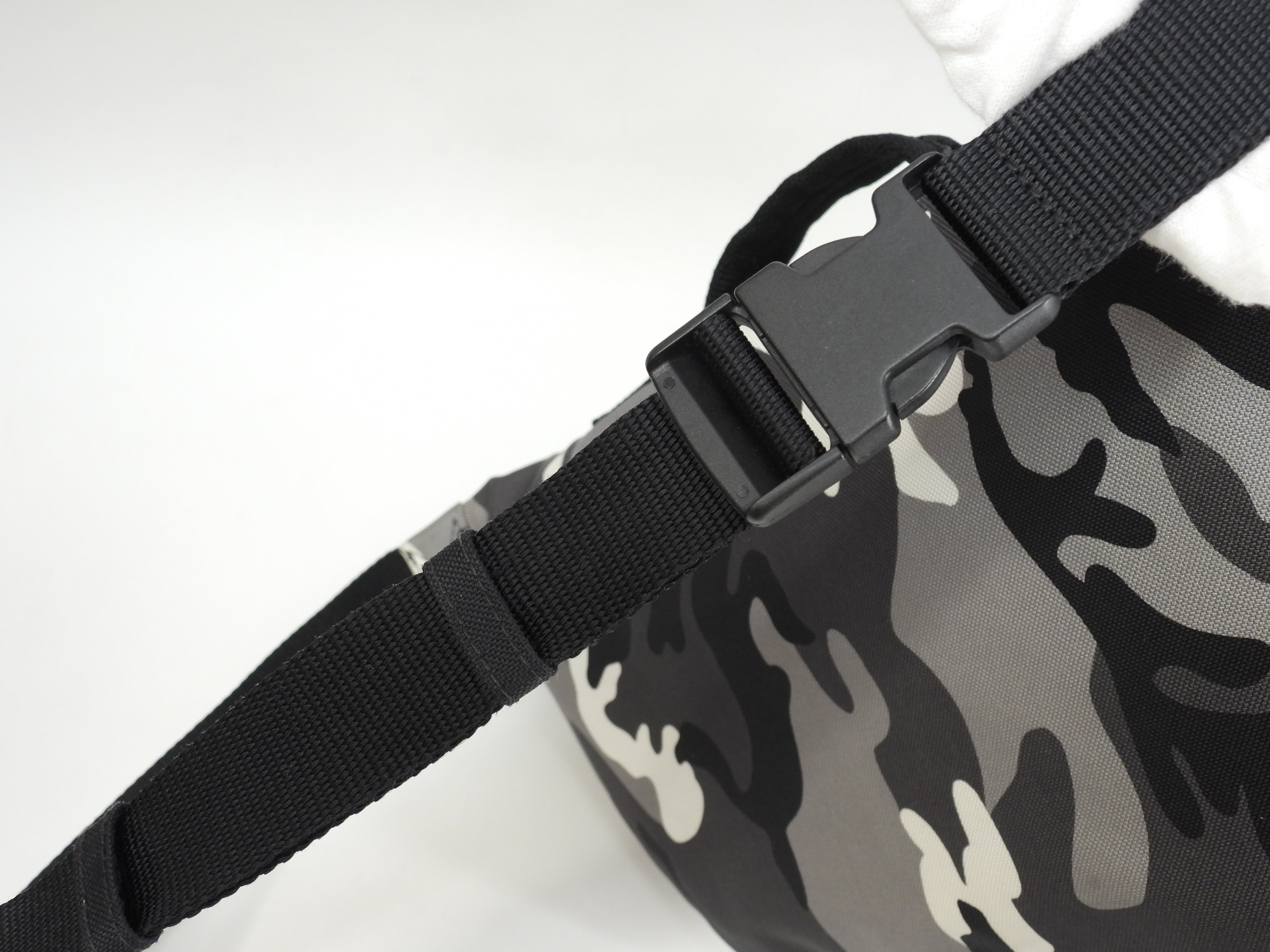 Balenciaga marsupio Every Day in nylon nero e bianco, in ottime condizioni @ 46