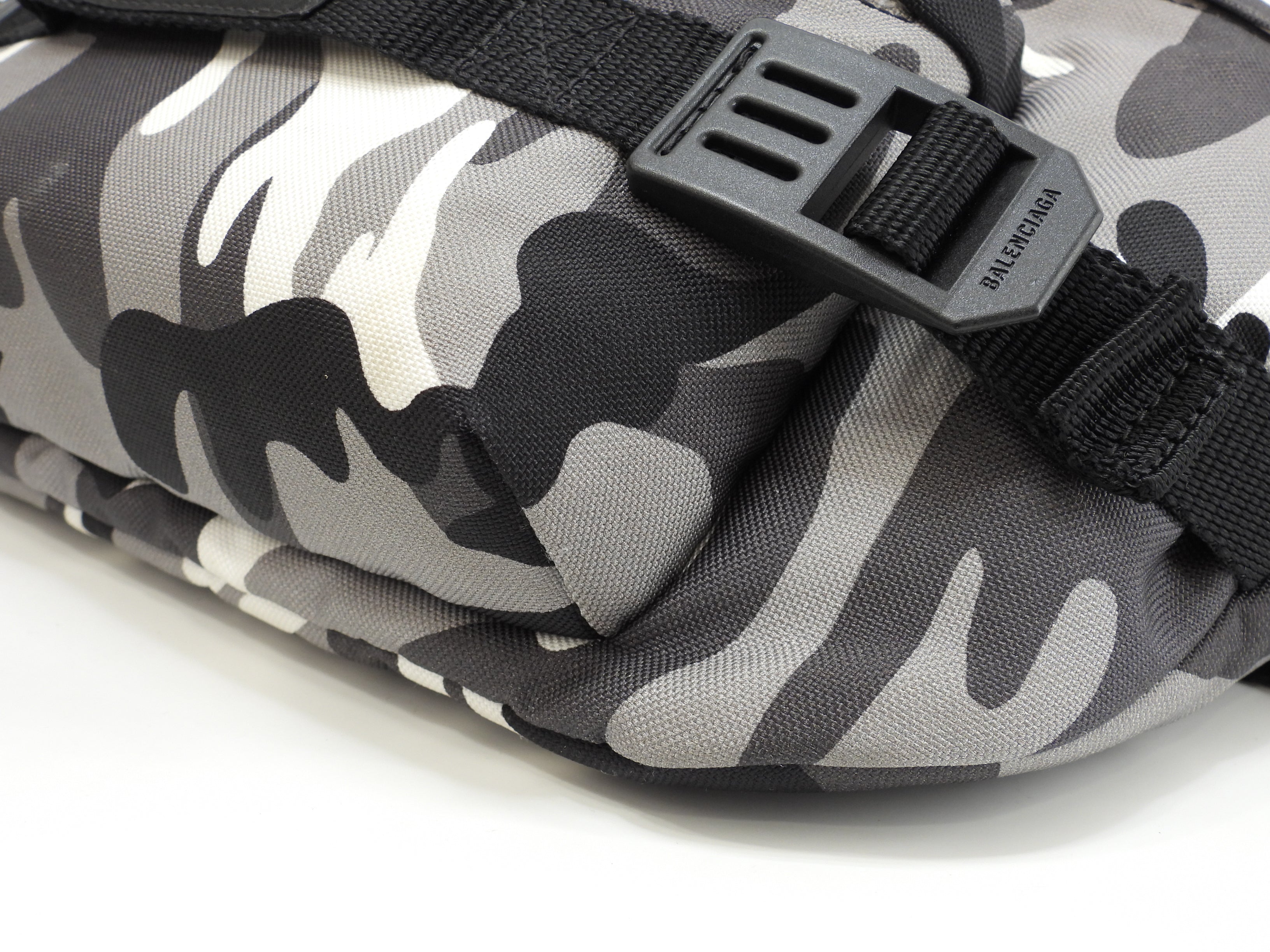 Balenciaga marsupio Every Day in nylon nero e bianco, in ottime condizioni @ 46