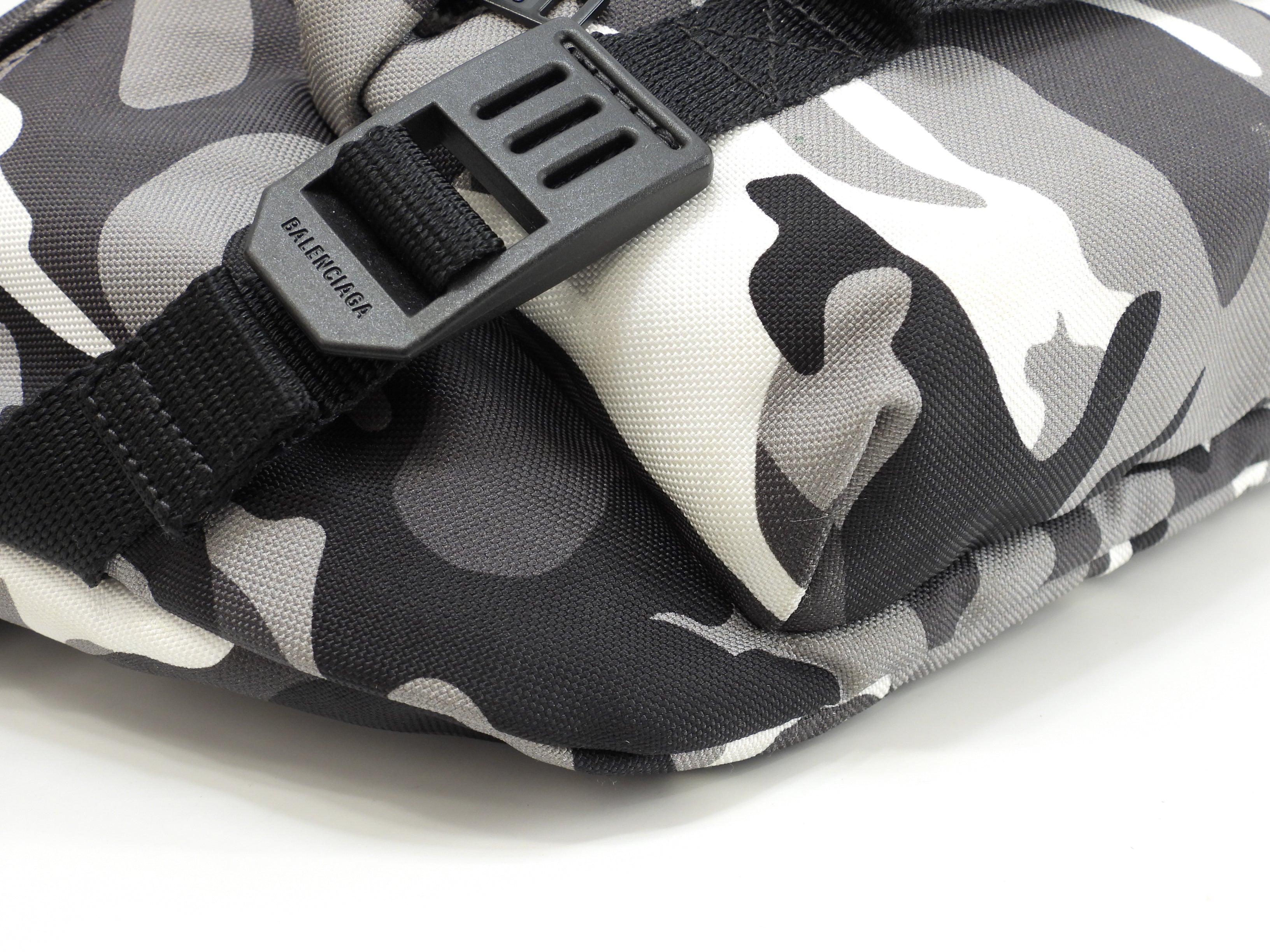 Balenciaga marsupio Every Day in nylon nero e bianco, in ottime condizioni @ 46
