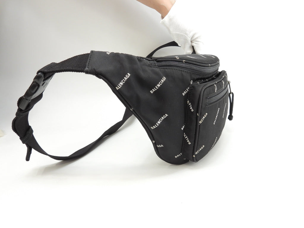 Marsupio Balenciaga Explorer in nylon nero con logo bianco @ 5