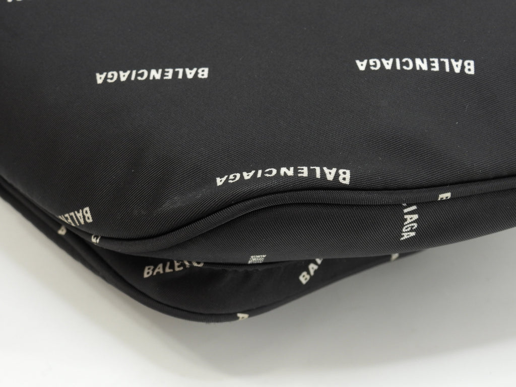 Marsupio Balenciaga Explorer in nylon nero con logo bianco @ 5