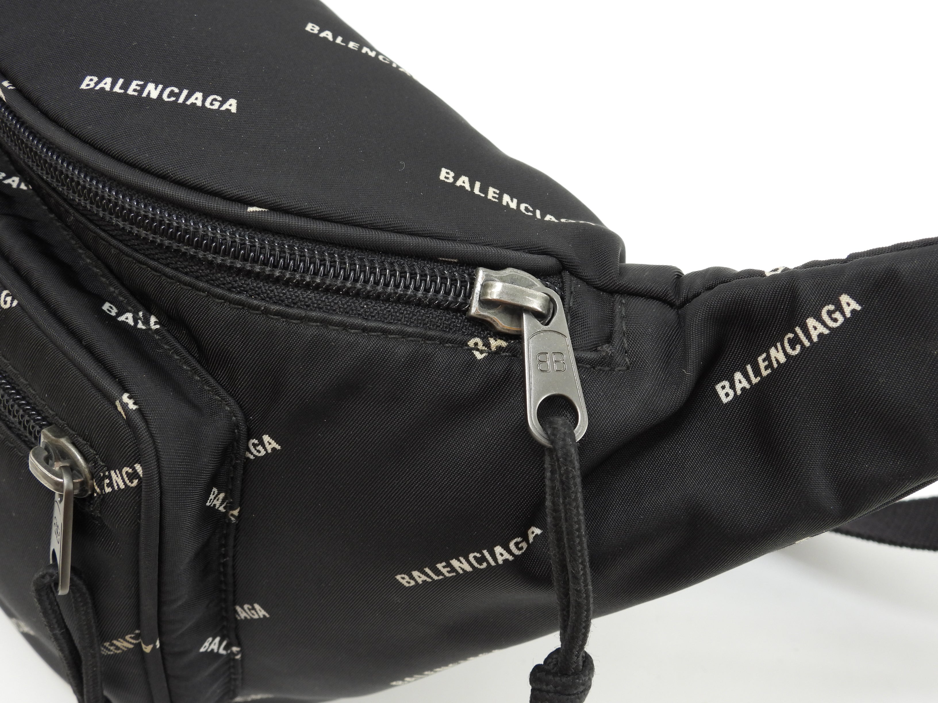 Marsupio Balenciaga Explorer in nylon nero con logo bianco @ 5