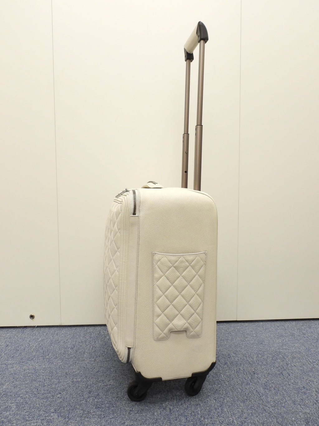 シャネル 四輪キャリーバッグ マトラッセ レザー/クリーム 旅行用トロリーバッグ@22590128