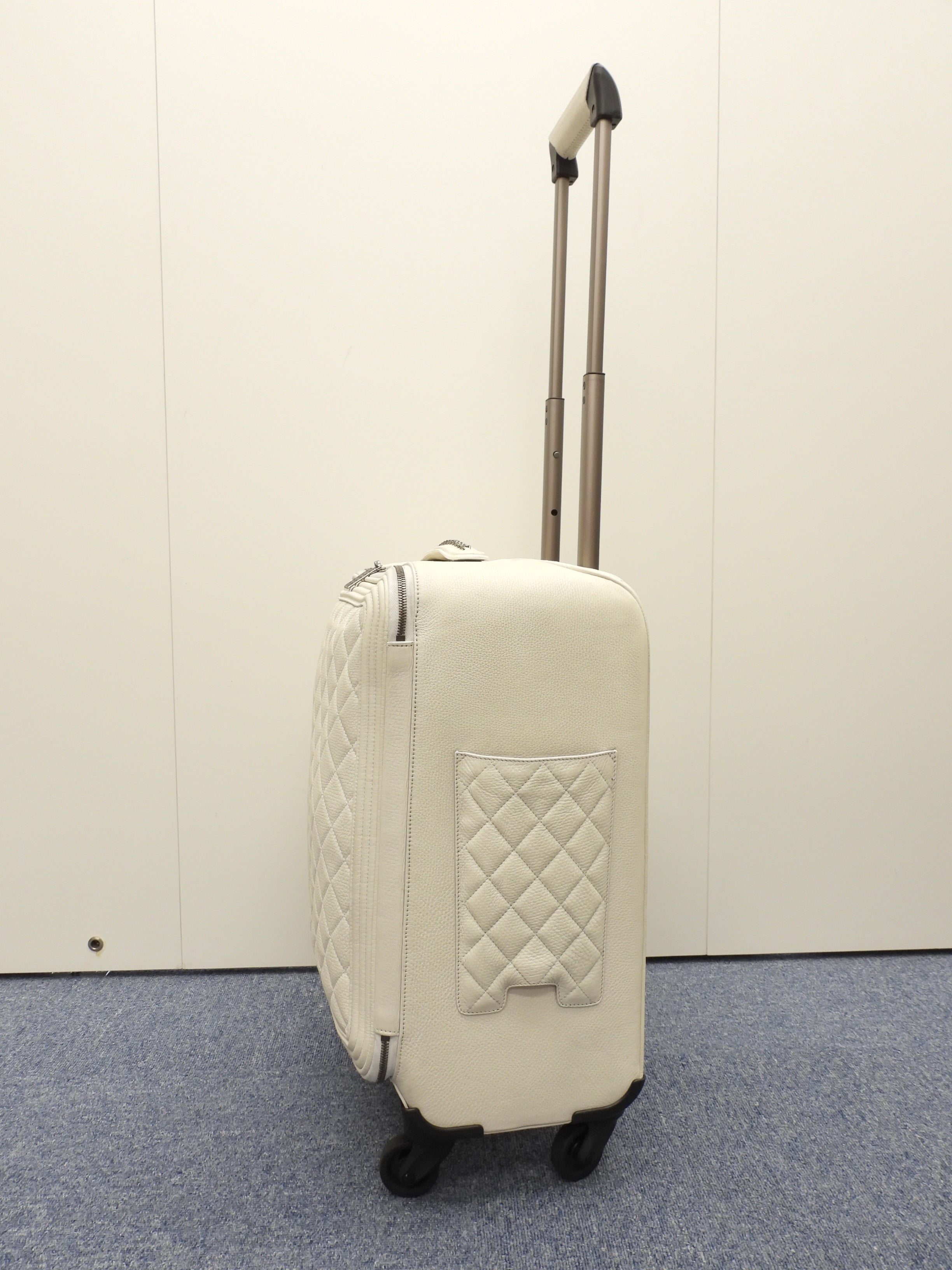 シャネル 四輪キャリーバッグ マトラッセ レザー/クリーム 旅行用トロリーバッグ@22590128