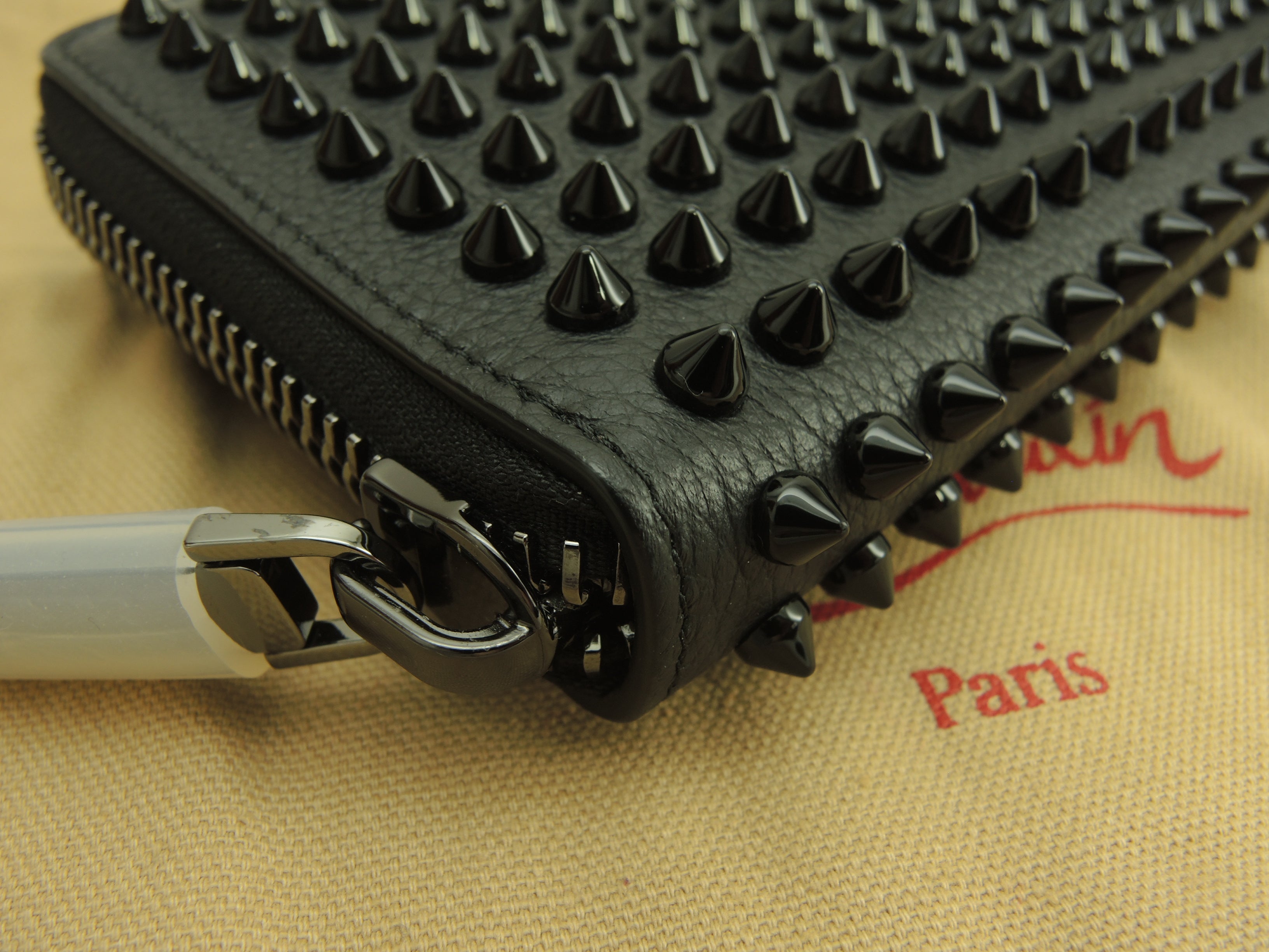 Christian Louboutin portafoglio lungo Panettone borchie pelle nera portafoglio con zip mai usato@ 6