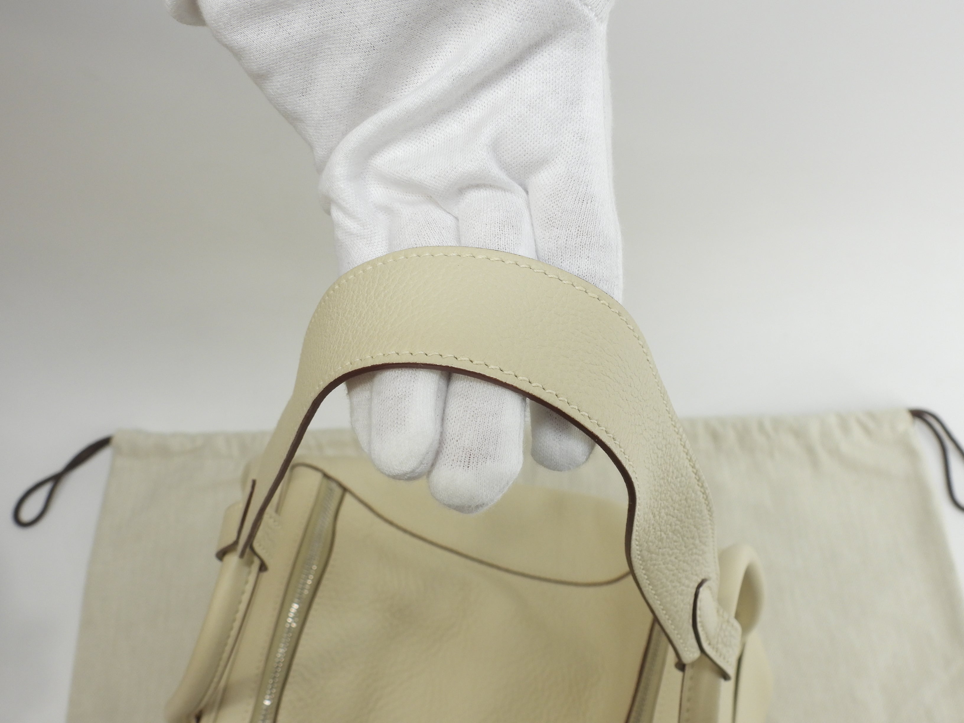 Hermès Lindy 30 in Clemence leather, color Parchemin, handbag with shoulder strap @□K 2