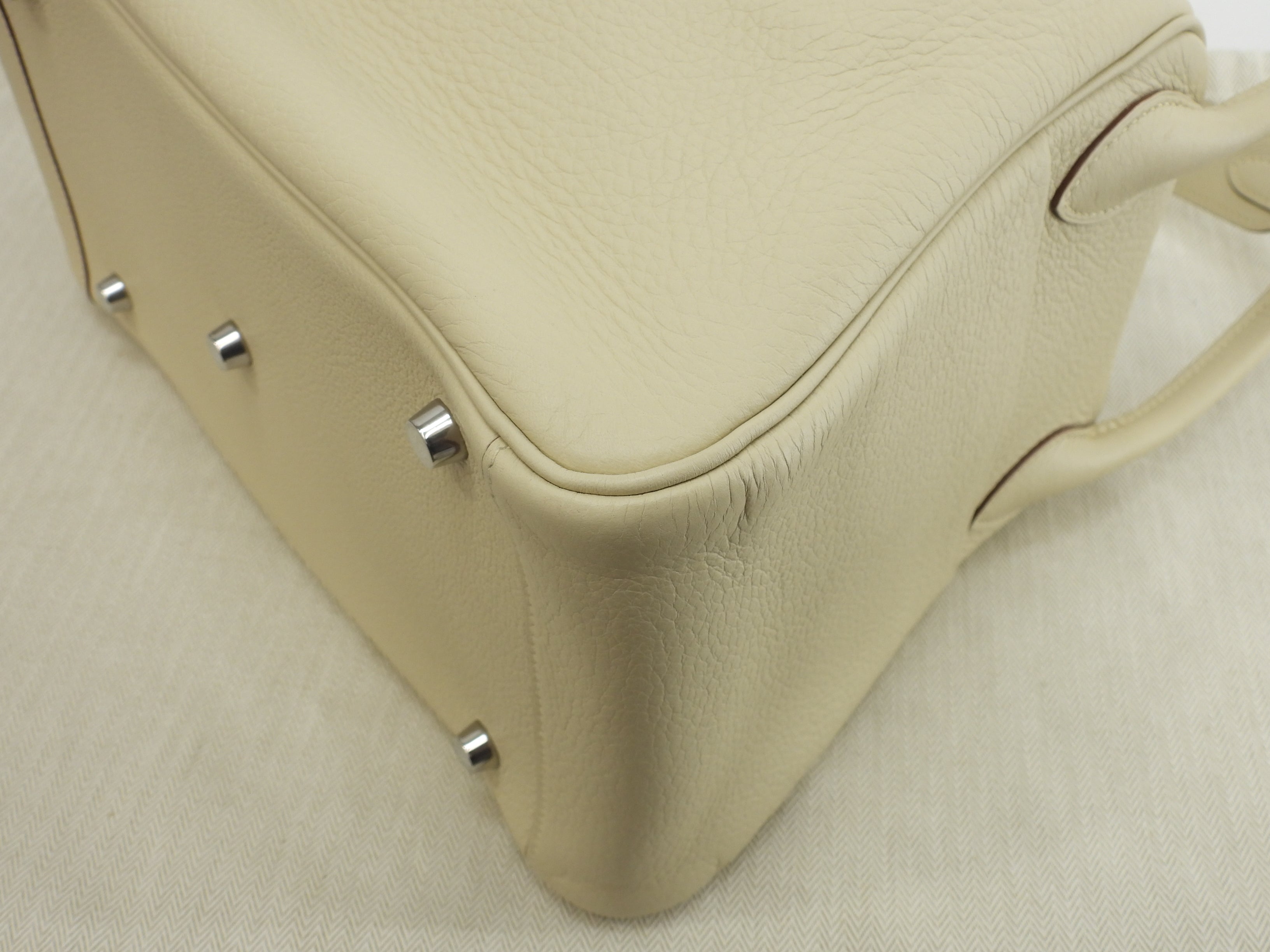 Hermès Lindy 30 in Clemence leather, color Parchemin, handbag with shoulder strap @□K 2