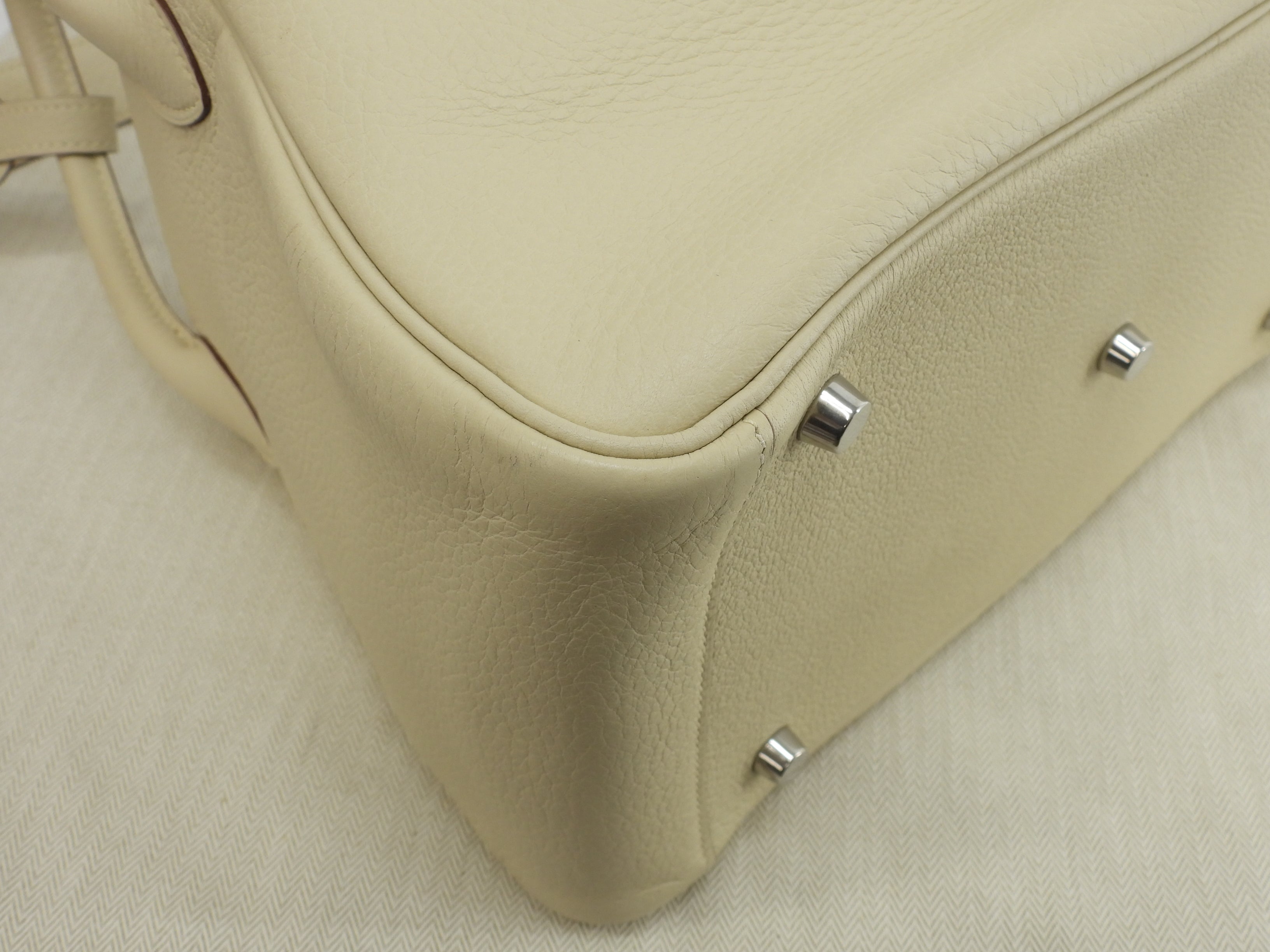 Hermès Lindy 30 in Clemence leather, color Parchemin, handbag with shoulder strap @□K 2