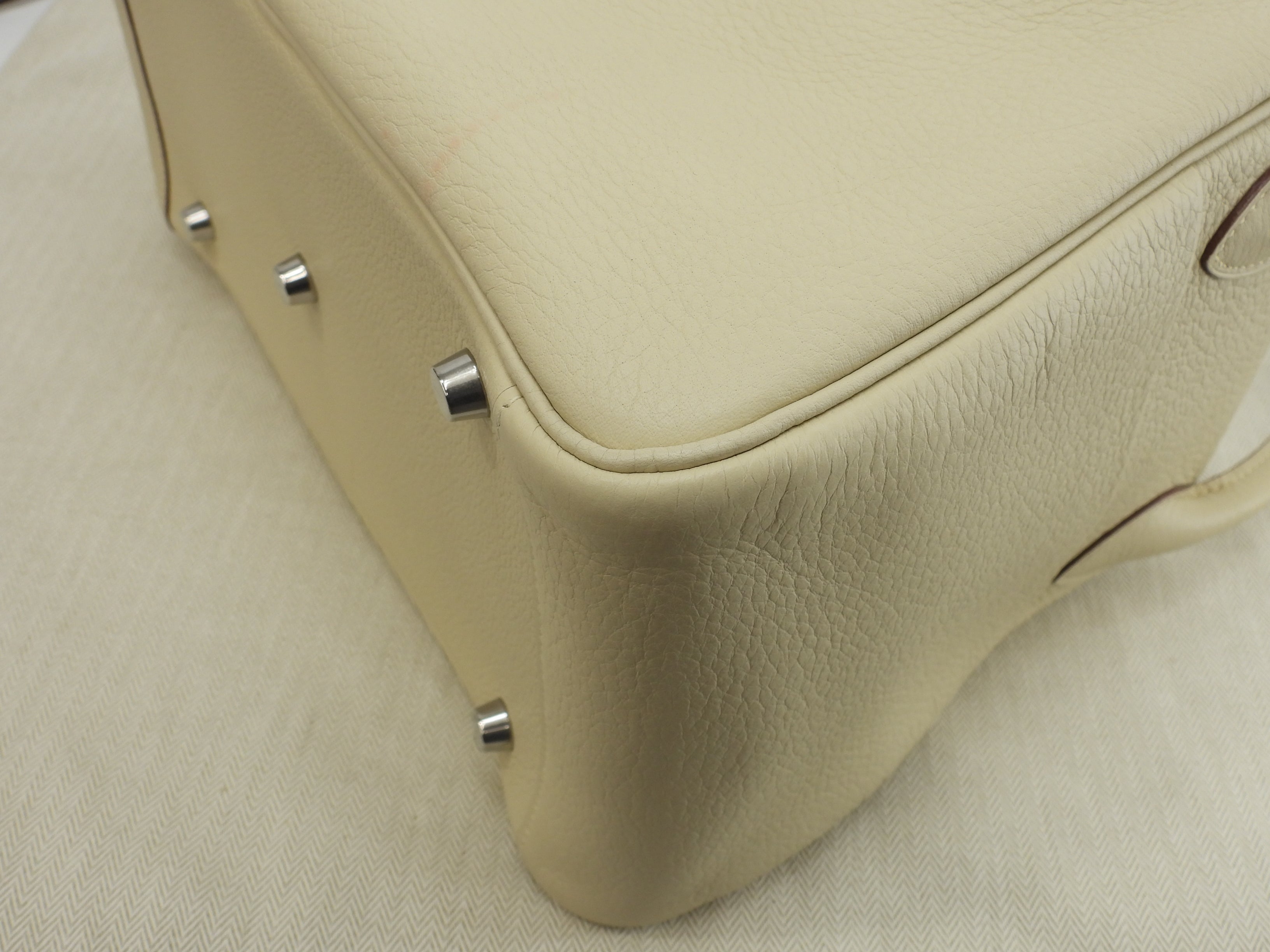 Hermès Lindy 30 in Clemence leather, color Parchemin, handbag with shoulder strap @□K 2